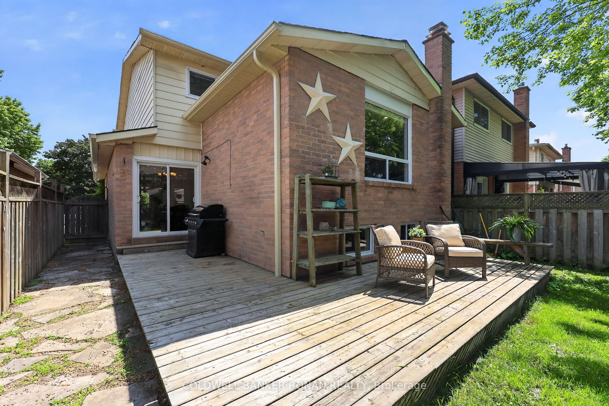 92 Daniele Avenue N Property Photo 33