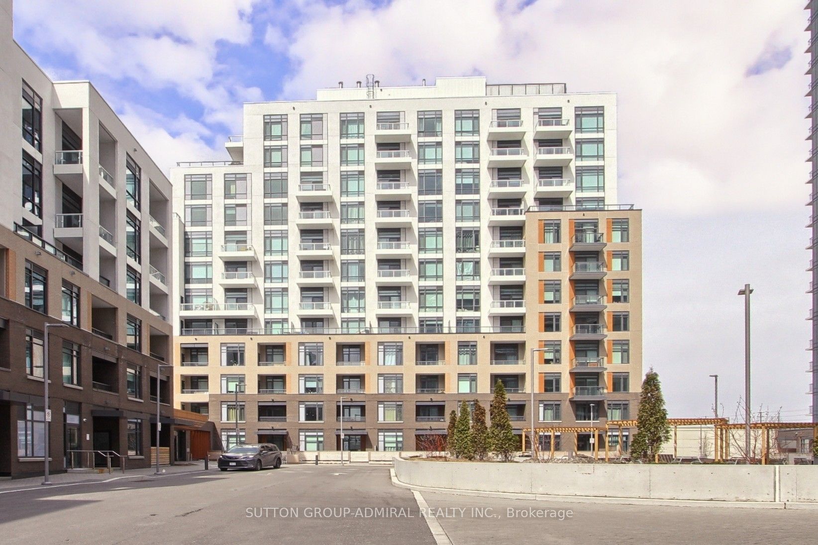 8 Beverley Glen 413 Property Photo 1