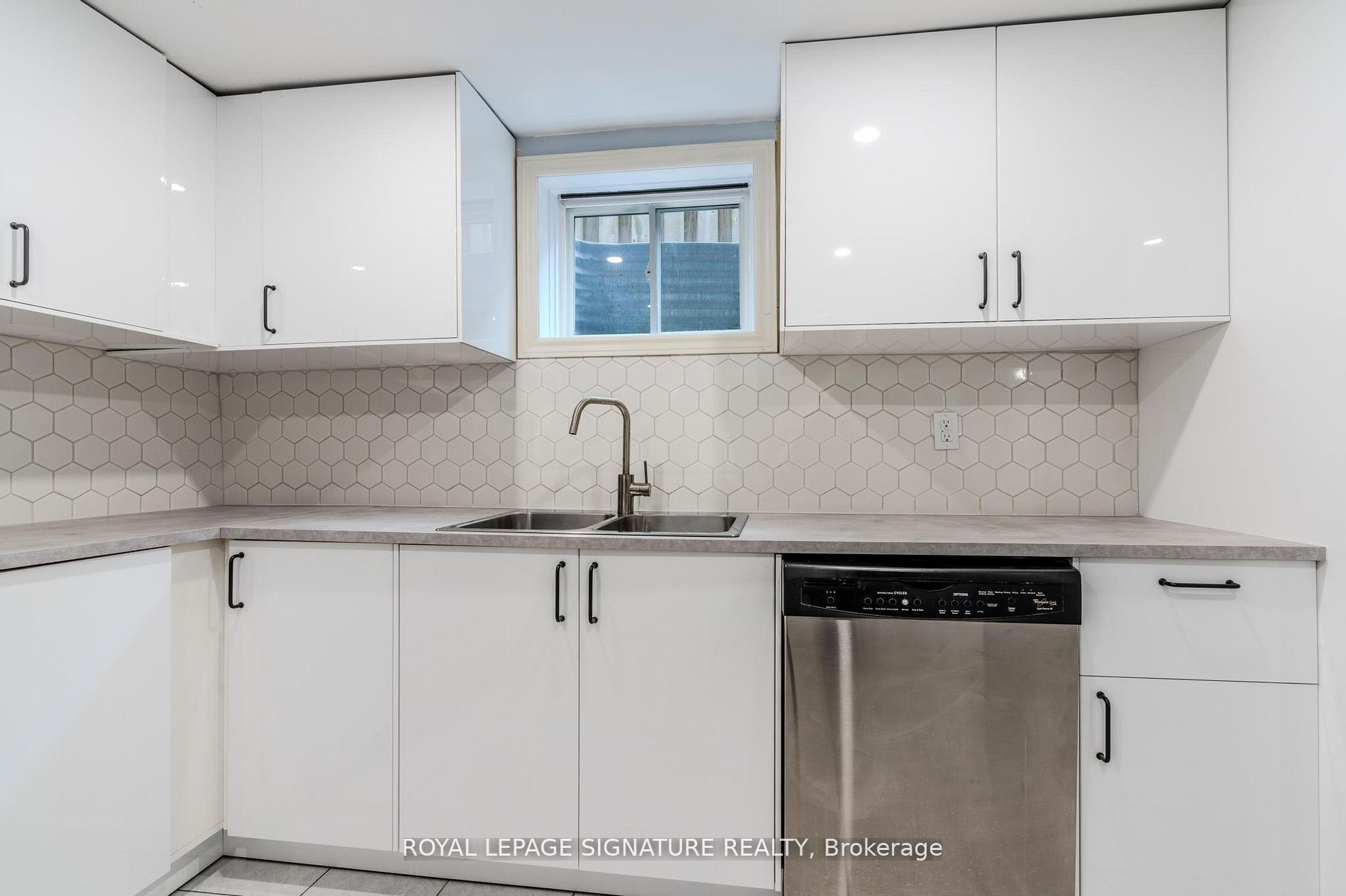 6 Robert Street Property Photo 4