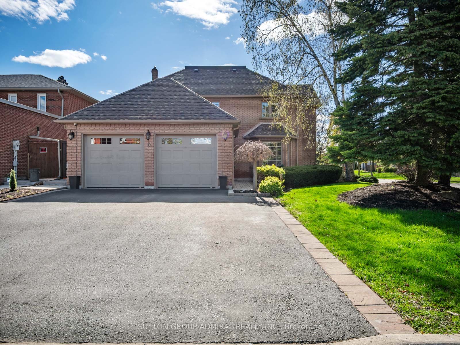 6 Colton Crescent S Property Photo 2