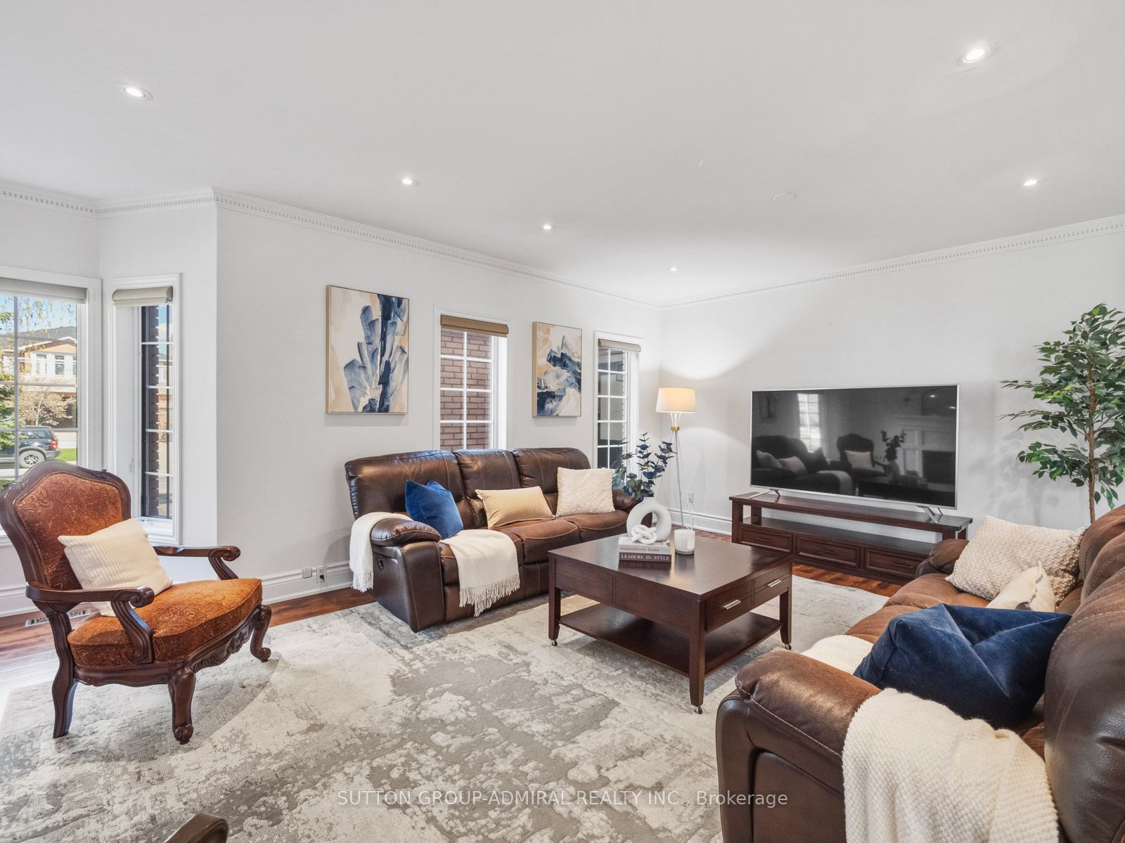 6 Colton Crescent S Property Photo 6