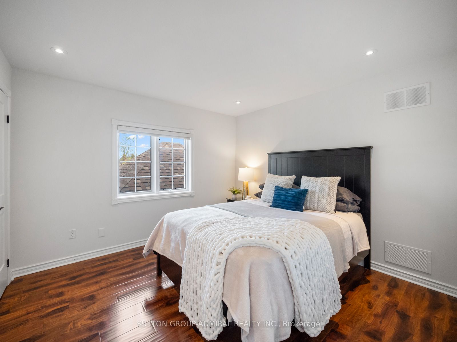 6 Colton Crescent S Property Photo 30