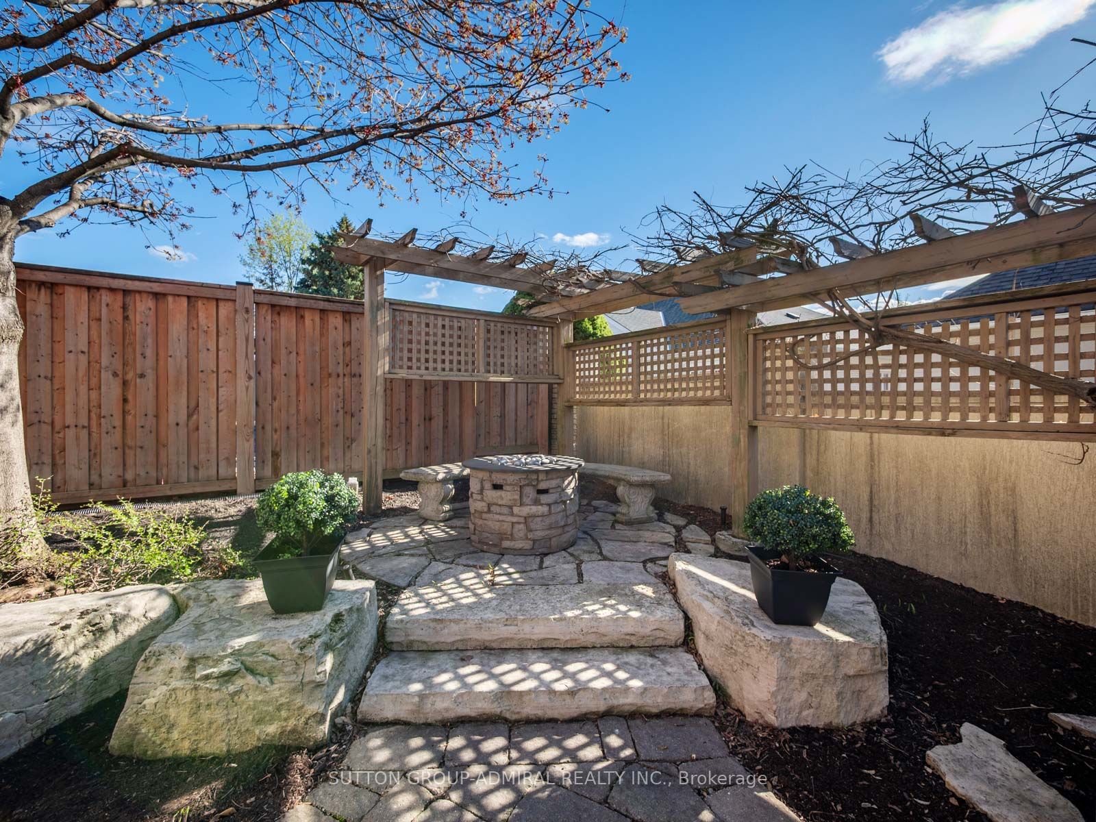 6 Colton Crescent S Property Photo 44