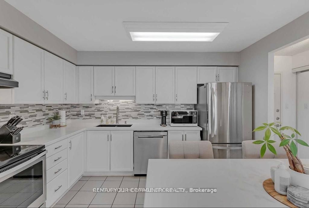 309 Major Mackenzie Drive 1014 Property Photo 4