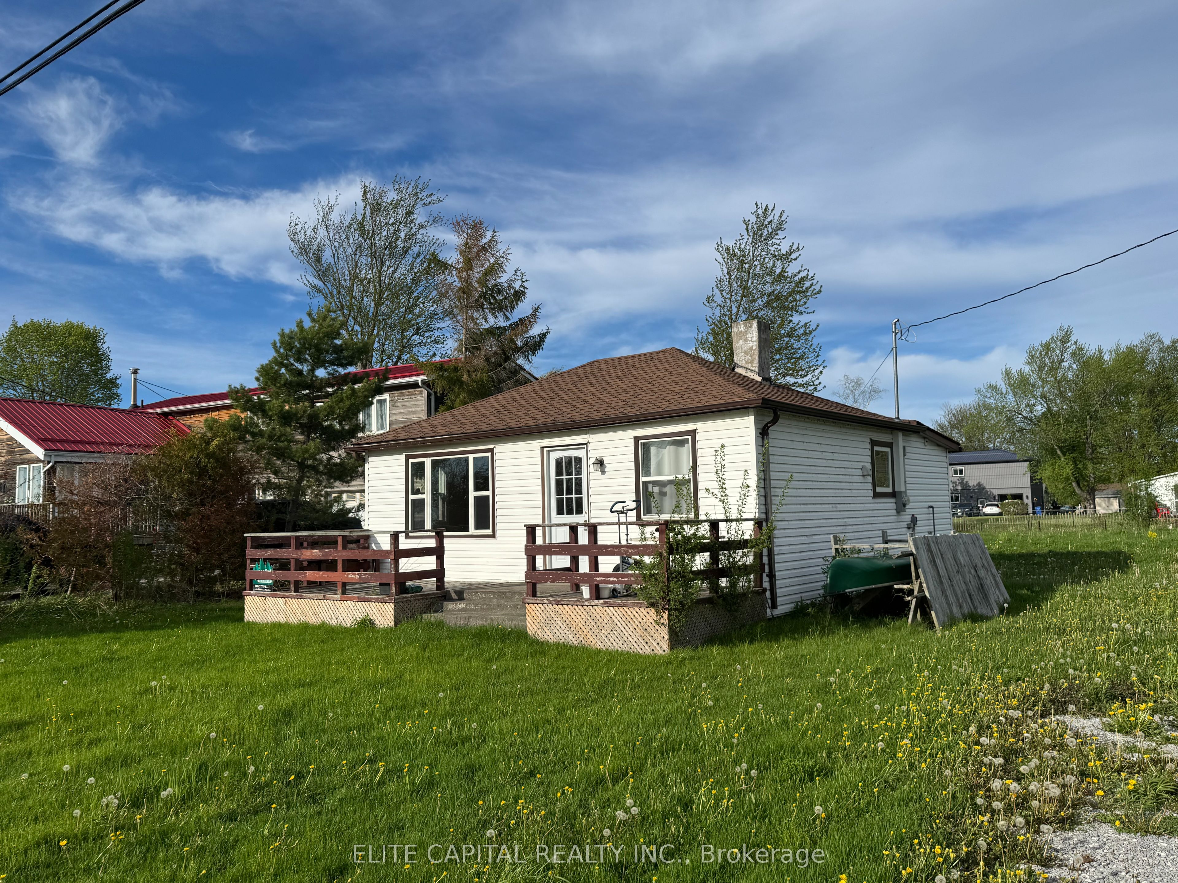 9 Lambrook Drive Property Photo 2