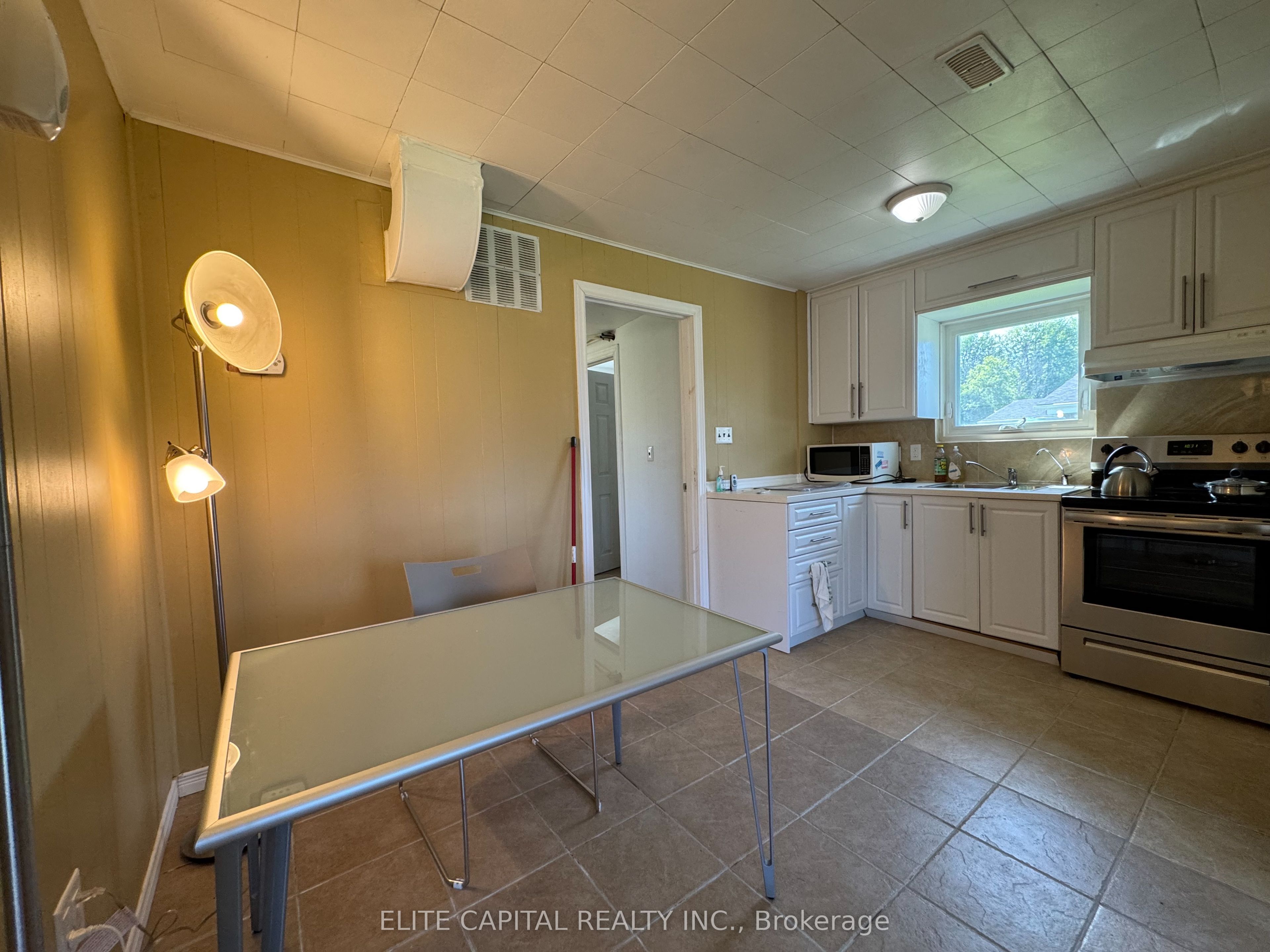 9 Lambrook Drive Property Photo 8
