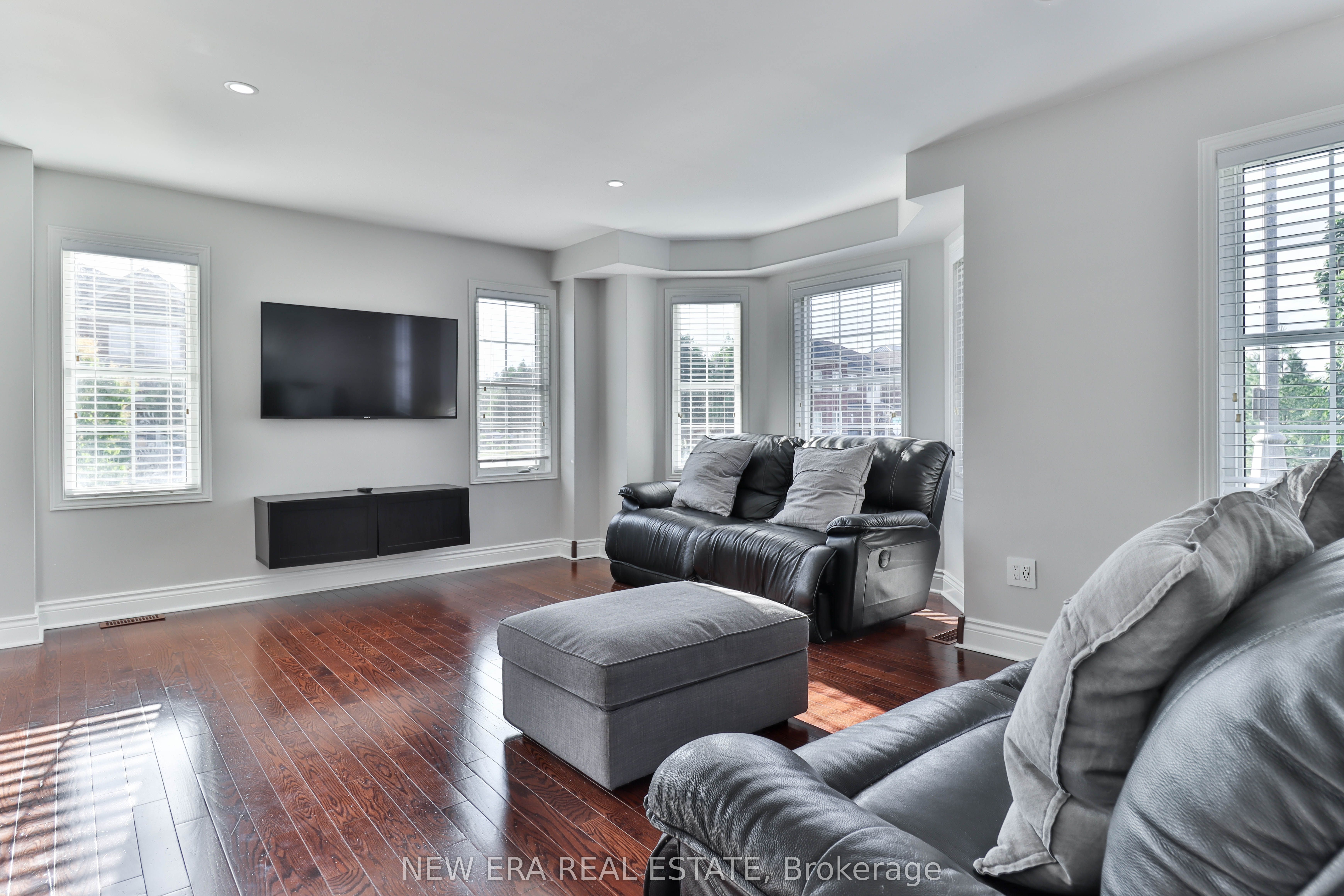 331 Davos Road Property Photo 5
