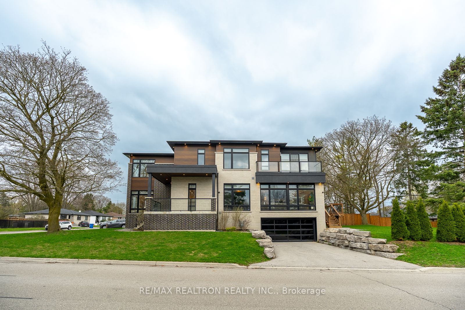 70 Collins Crescent Property Photo 1