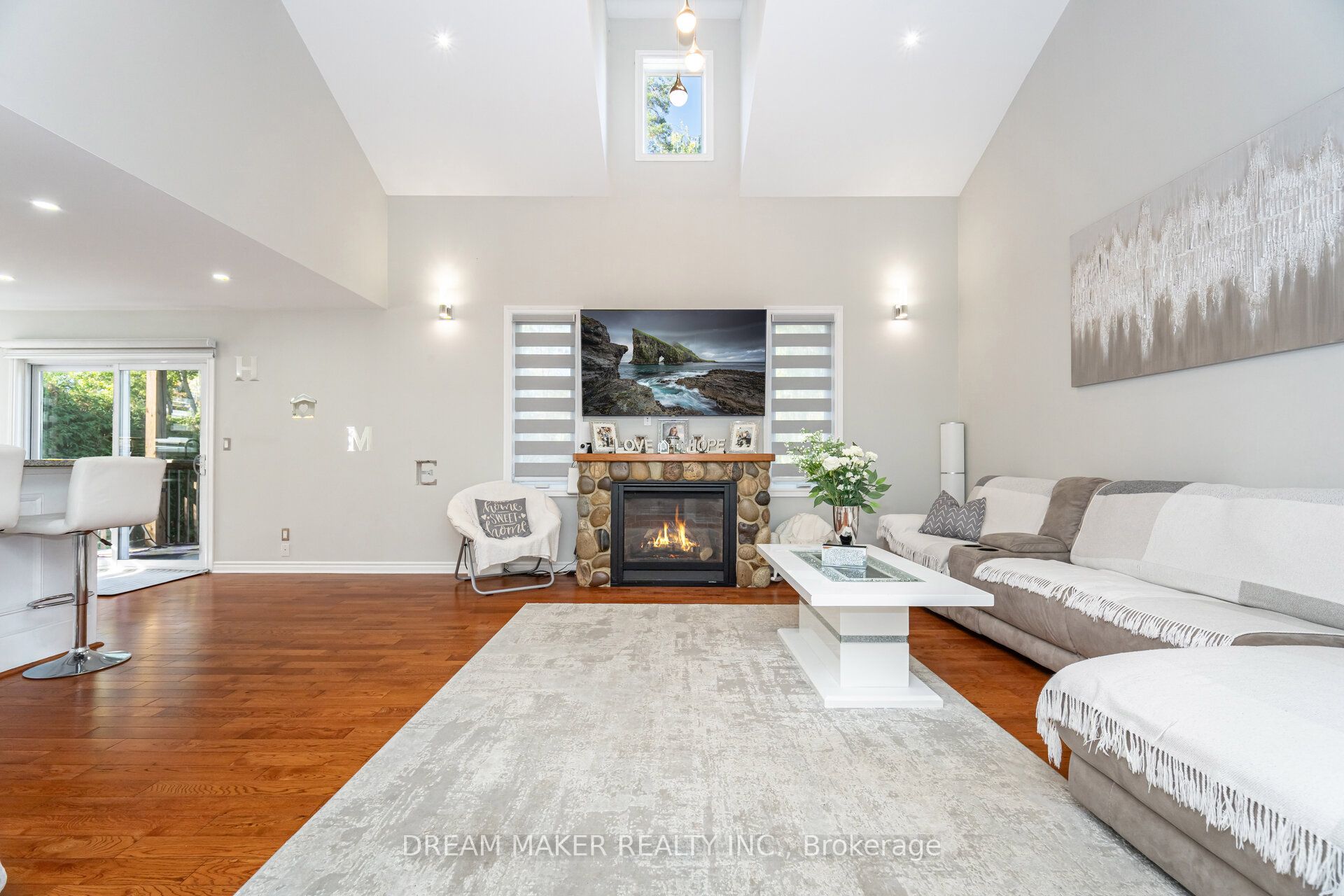 756 Third Avenue Property Photo 8