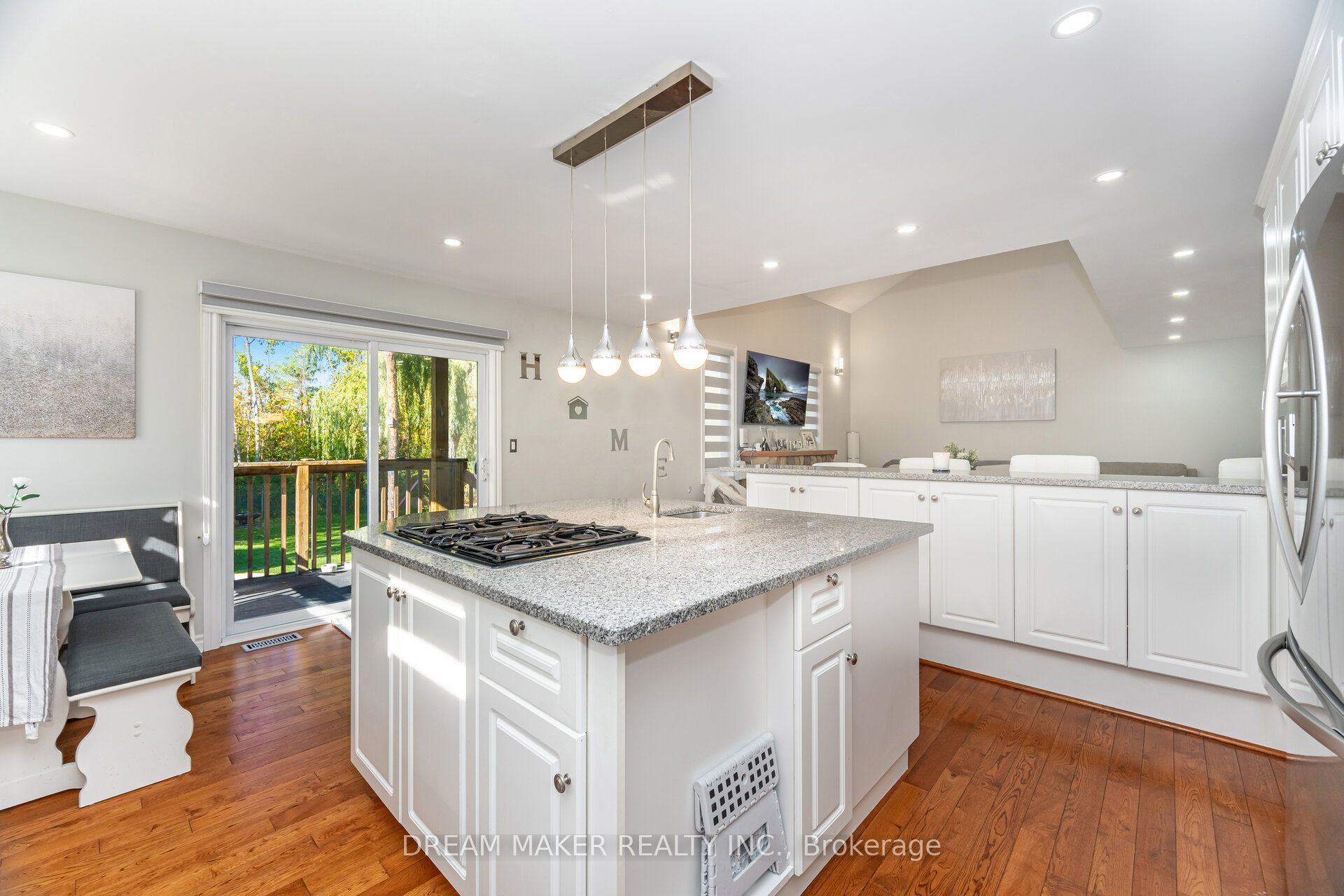 756 Third Avenue Property Photo 17