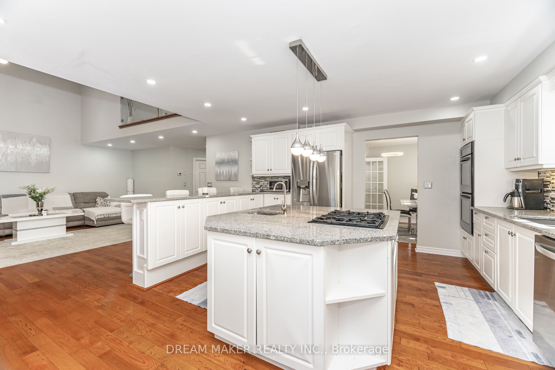 756 Third Avenue Property Photo 18