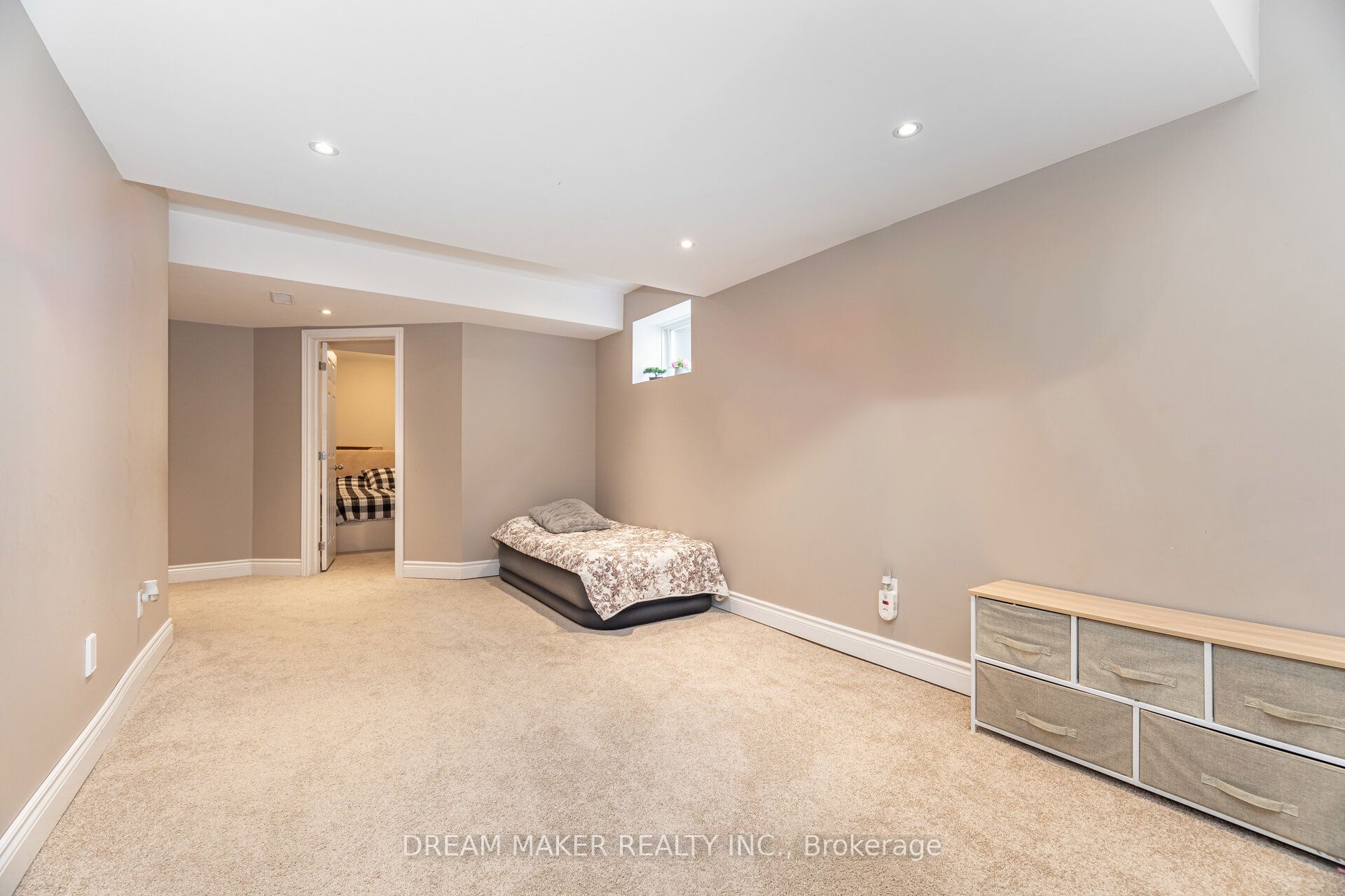 756 Third Avenue Property Photo 38