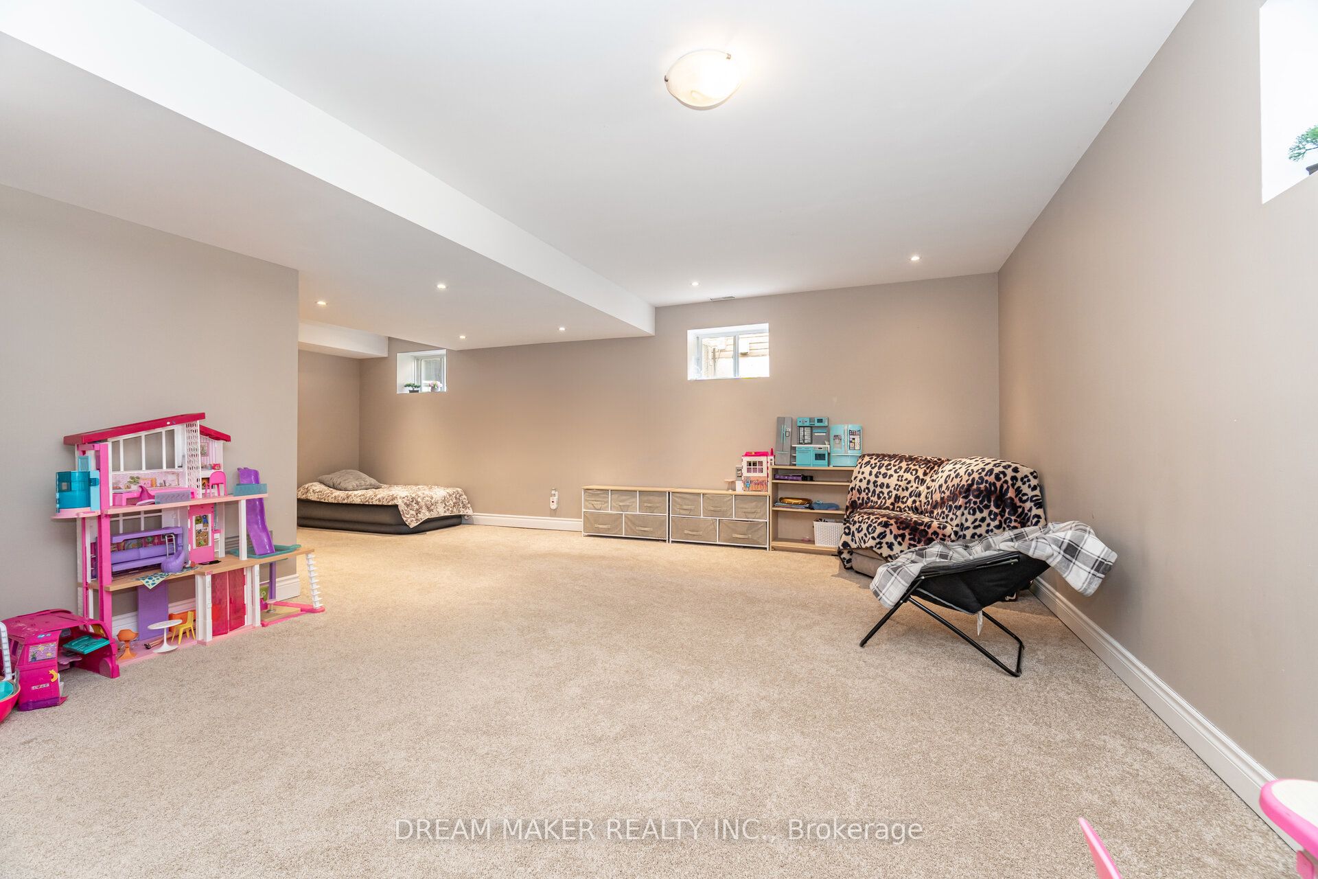 756 Third Avenue Property Photo 40