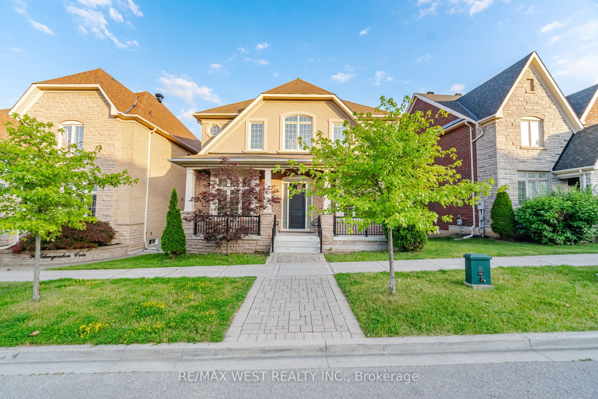 92 Glengordon Crescent Property Photo 4