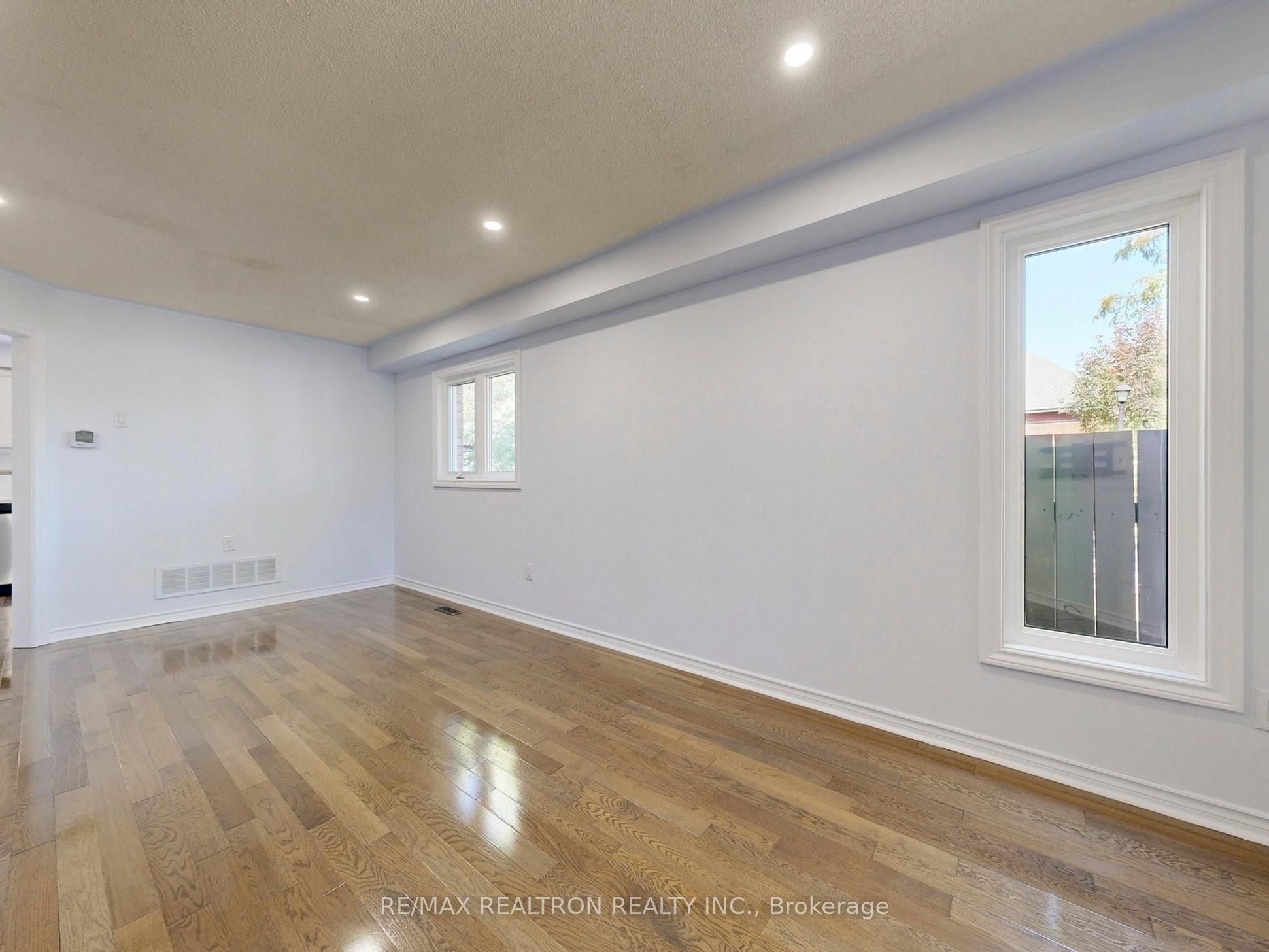 558 Willowick Drive Property Photo 4