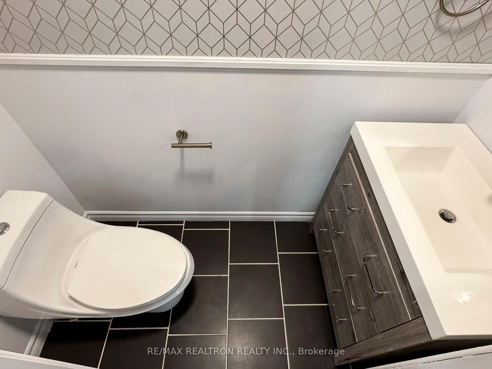 558 Willowick Drive Property Photo 8