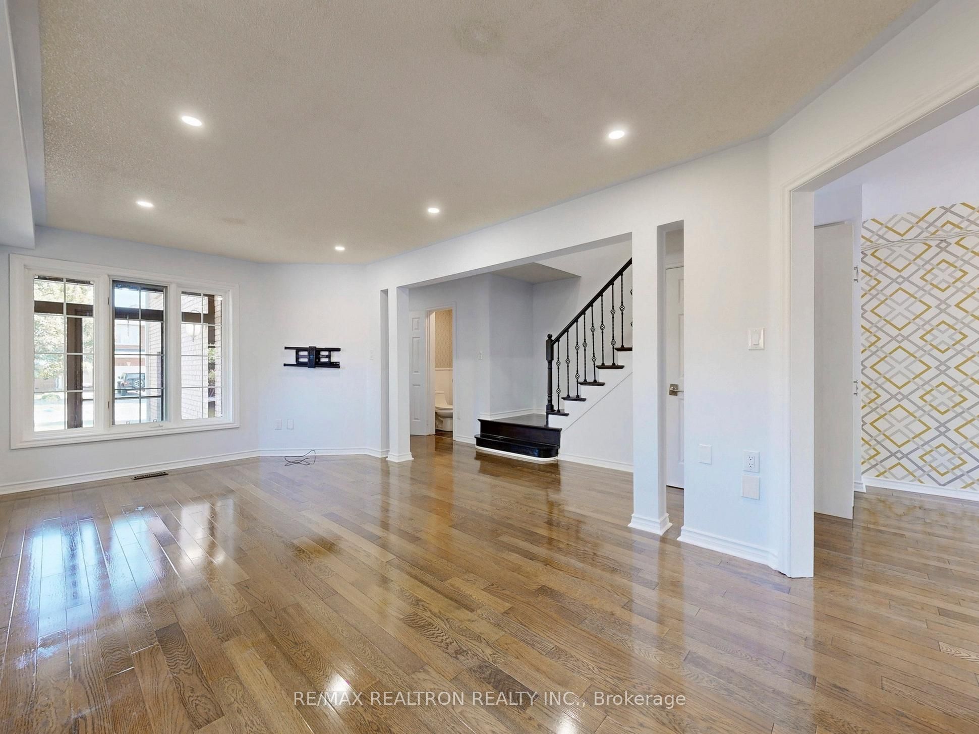 558 Willowick Drive Property Photo 10