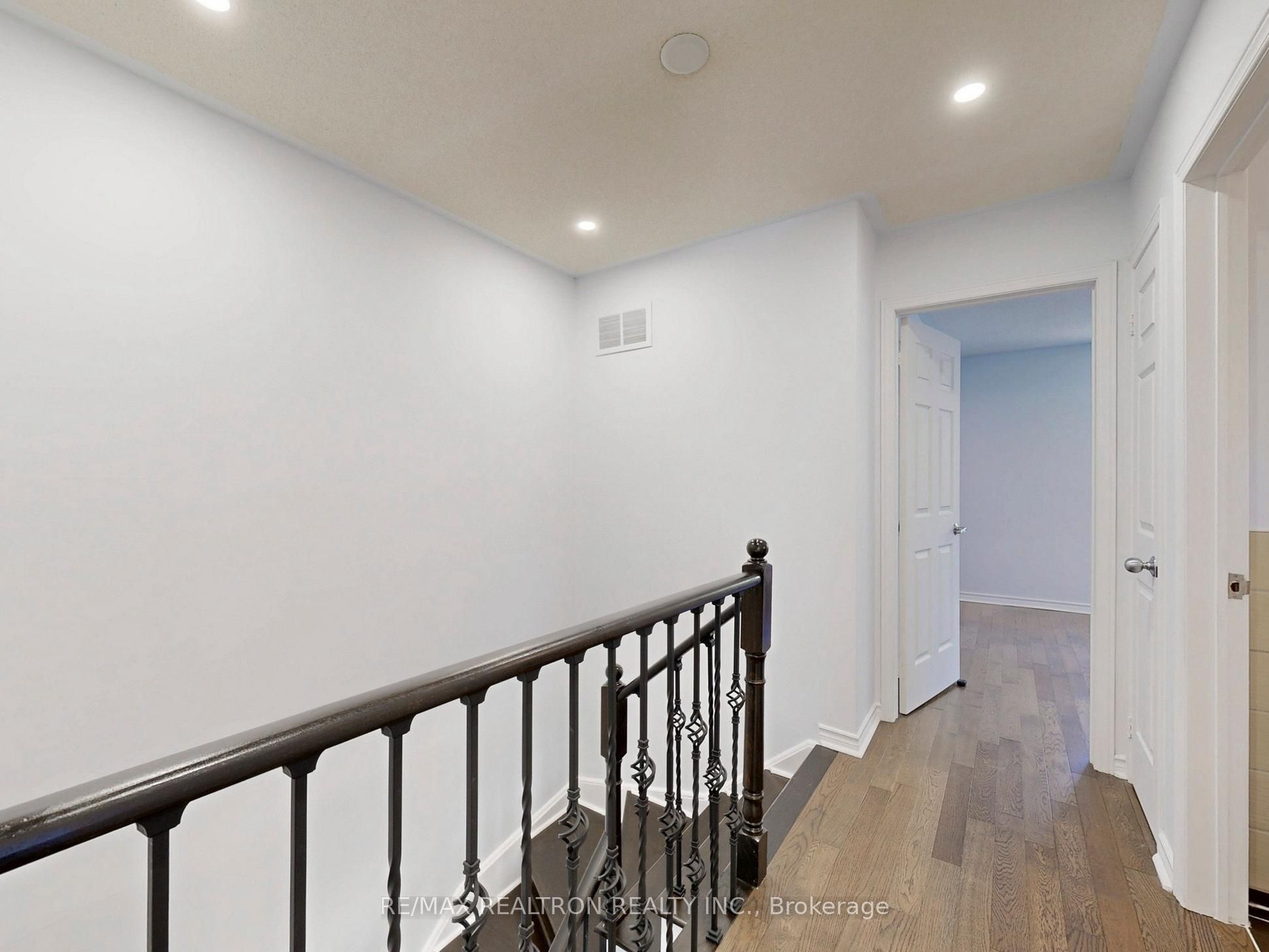 558 Willowick Drive Property Photo 14