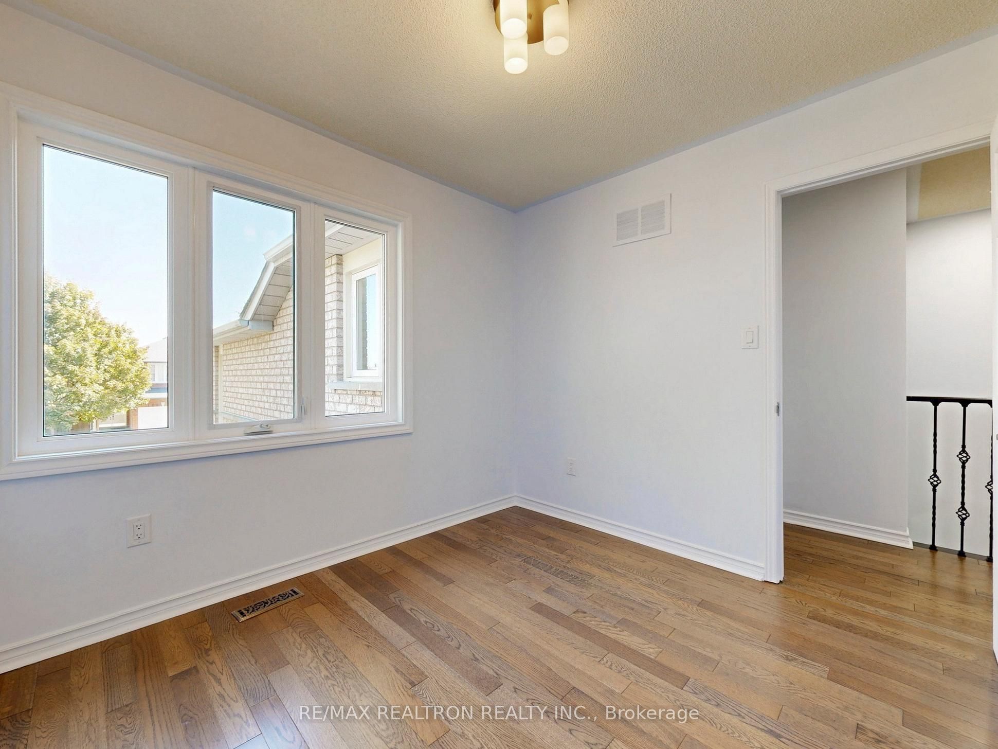 558 Willowick Drive Property Photo 15