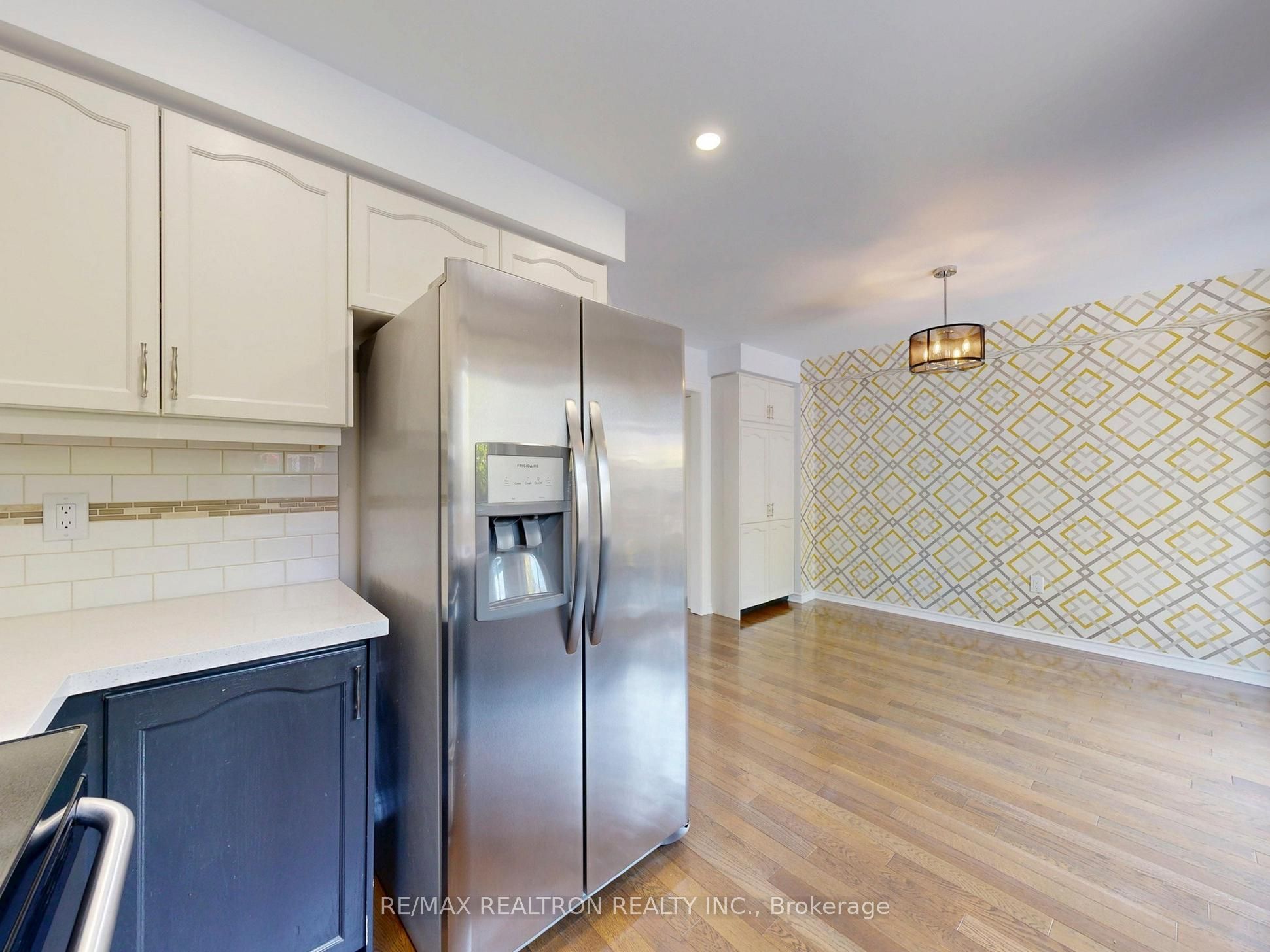 558 Willowick Drive Property Photo 17