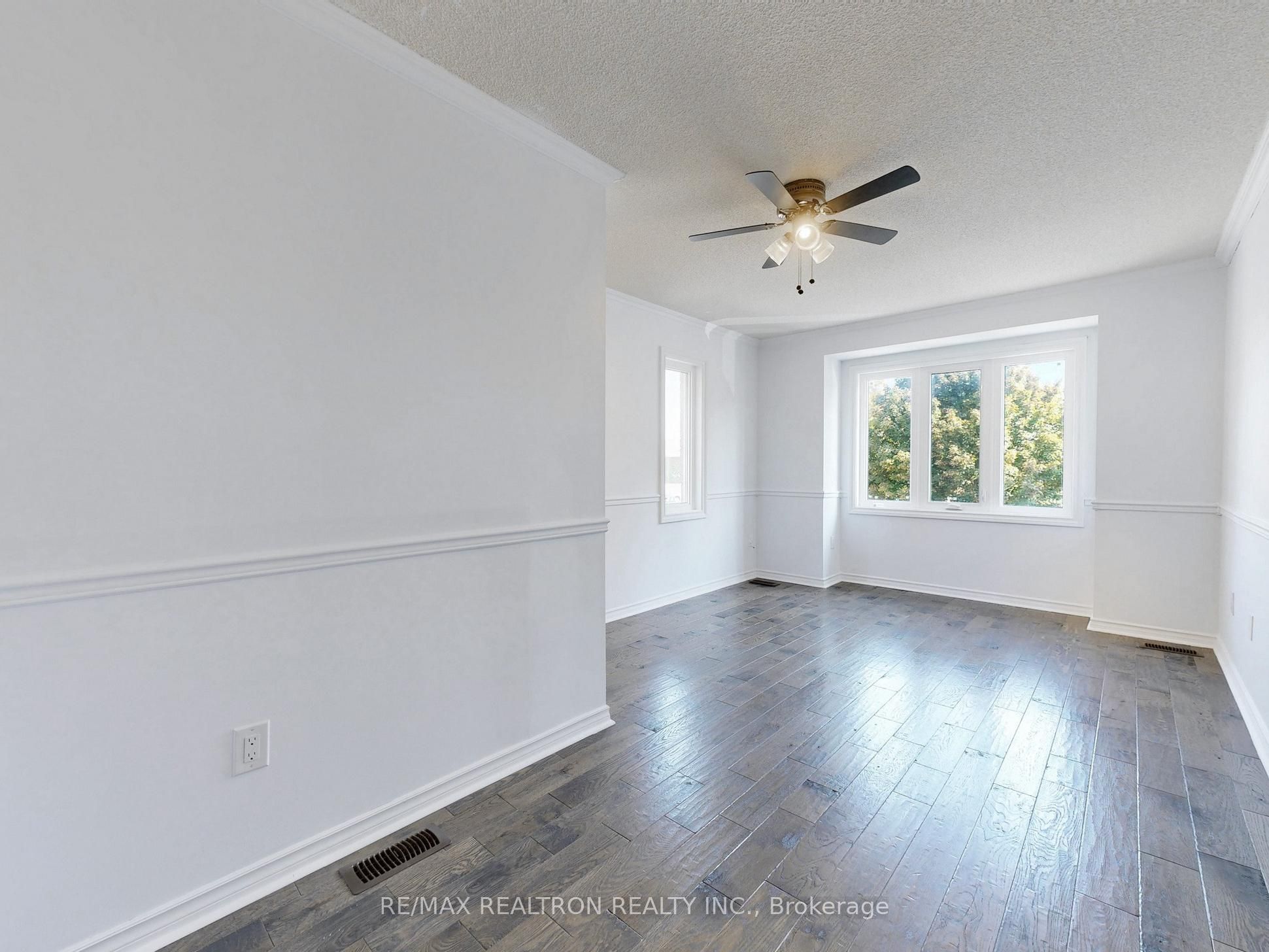 558 Willowick Drive Property Photo 24
