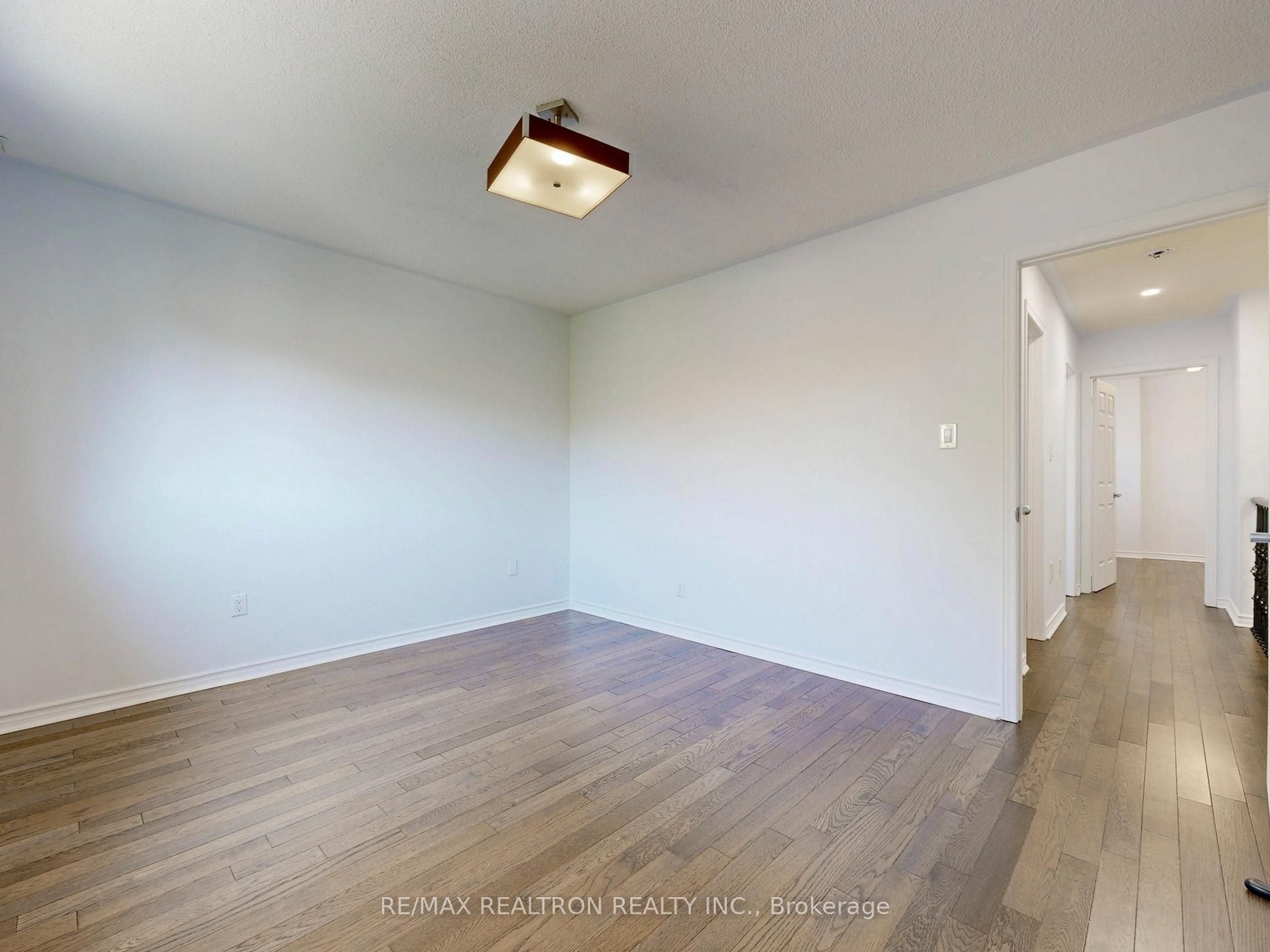 558 Willowick Drive Property Photo 28
