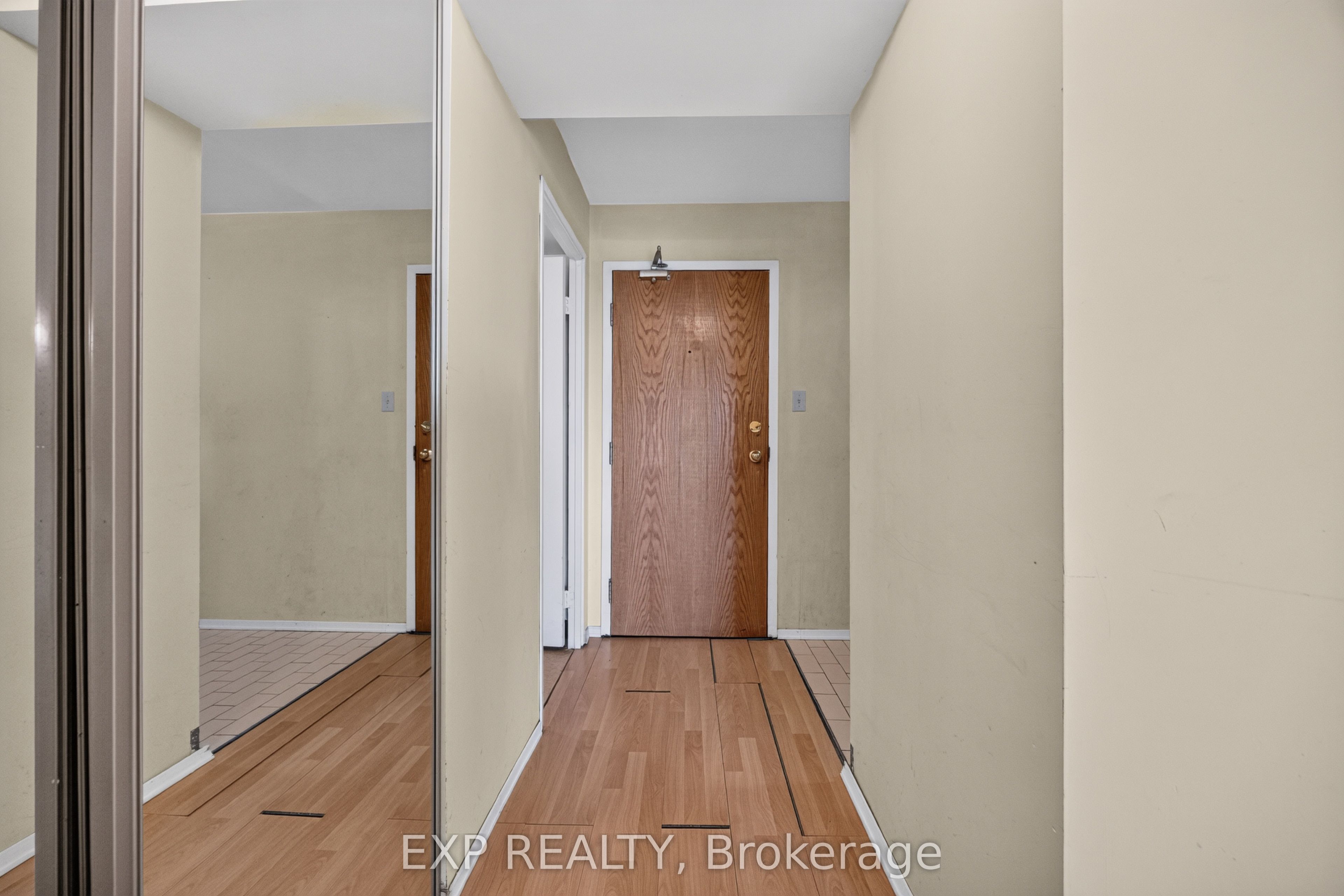 326 Major Mackenzie Drive E 716 Property Photo 2