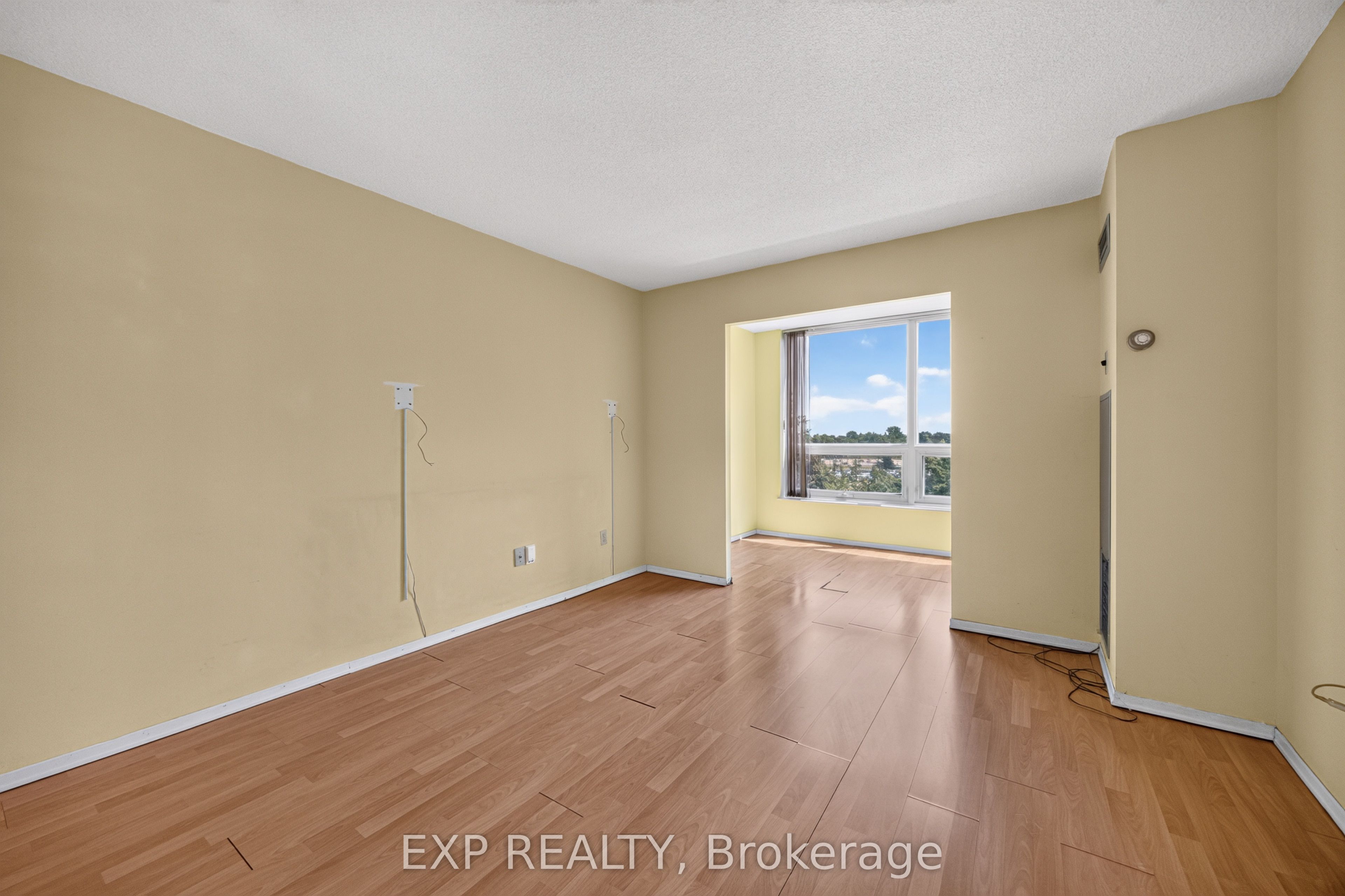 326 Major Mackenzie Drive E 716 Property Photo 4