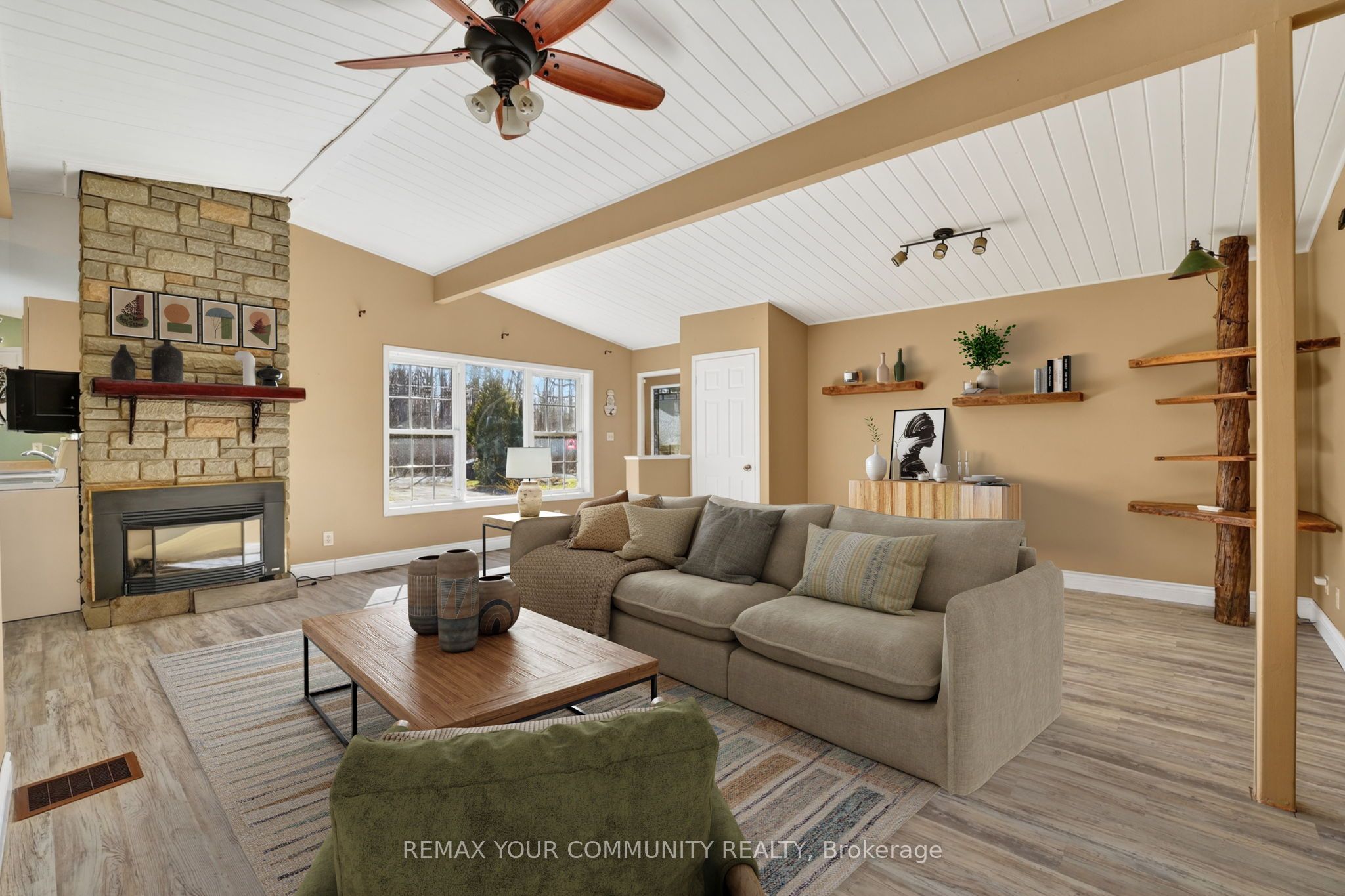 3816 30th Side Road Property Photo 4