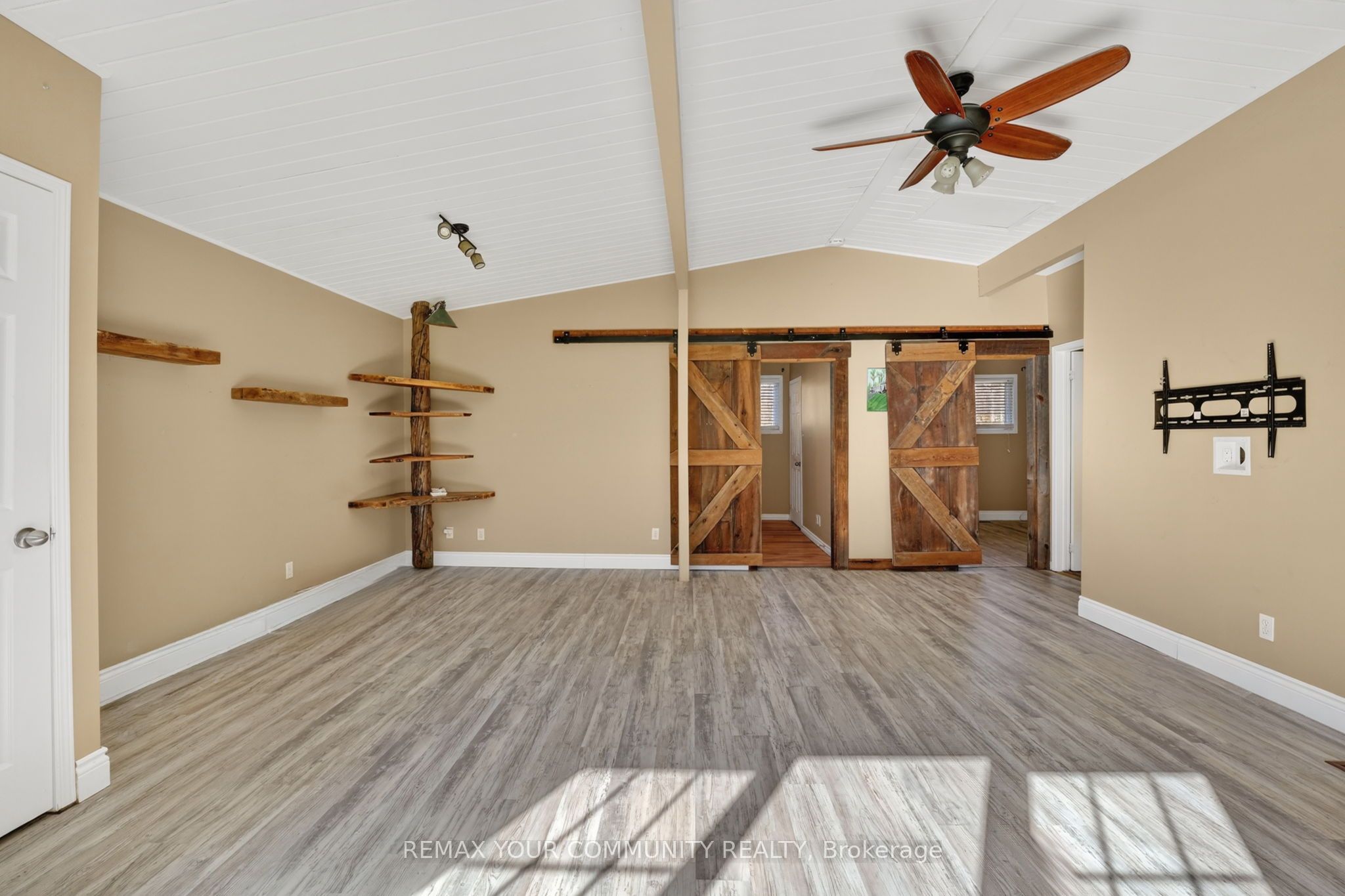 3816 30th Side Road Property Photo 6