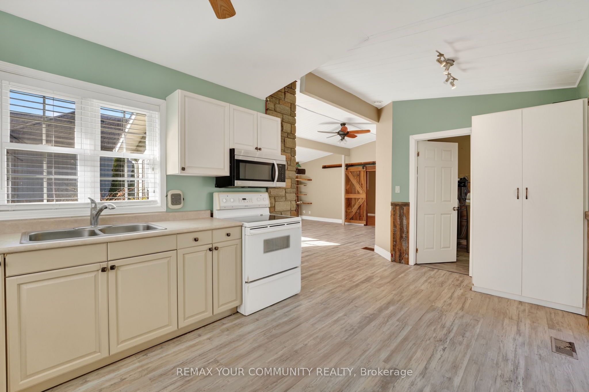 3816 30th Side Road Property Photo 9