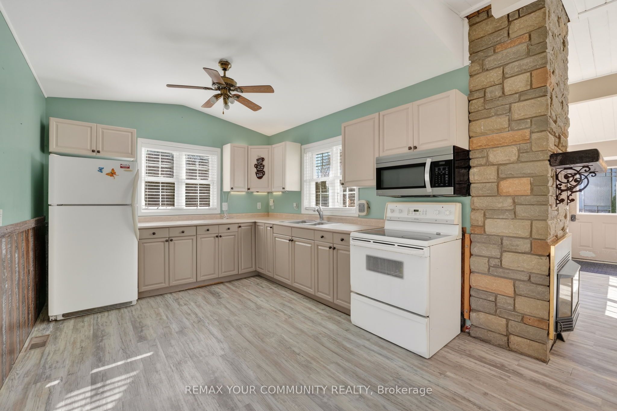 3816 30th Side Road Property Photo 10