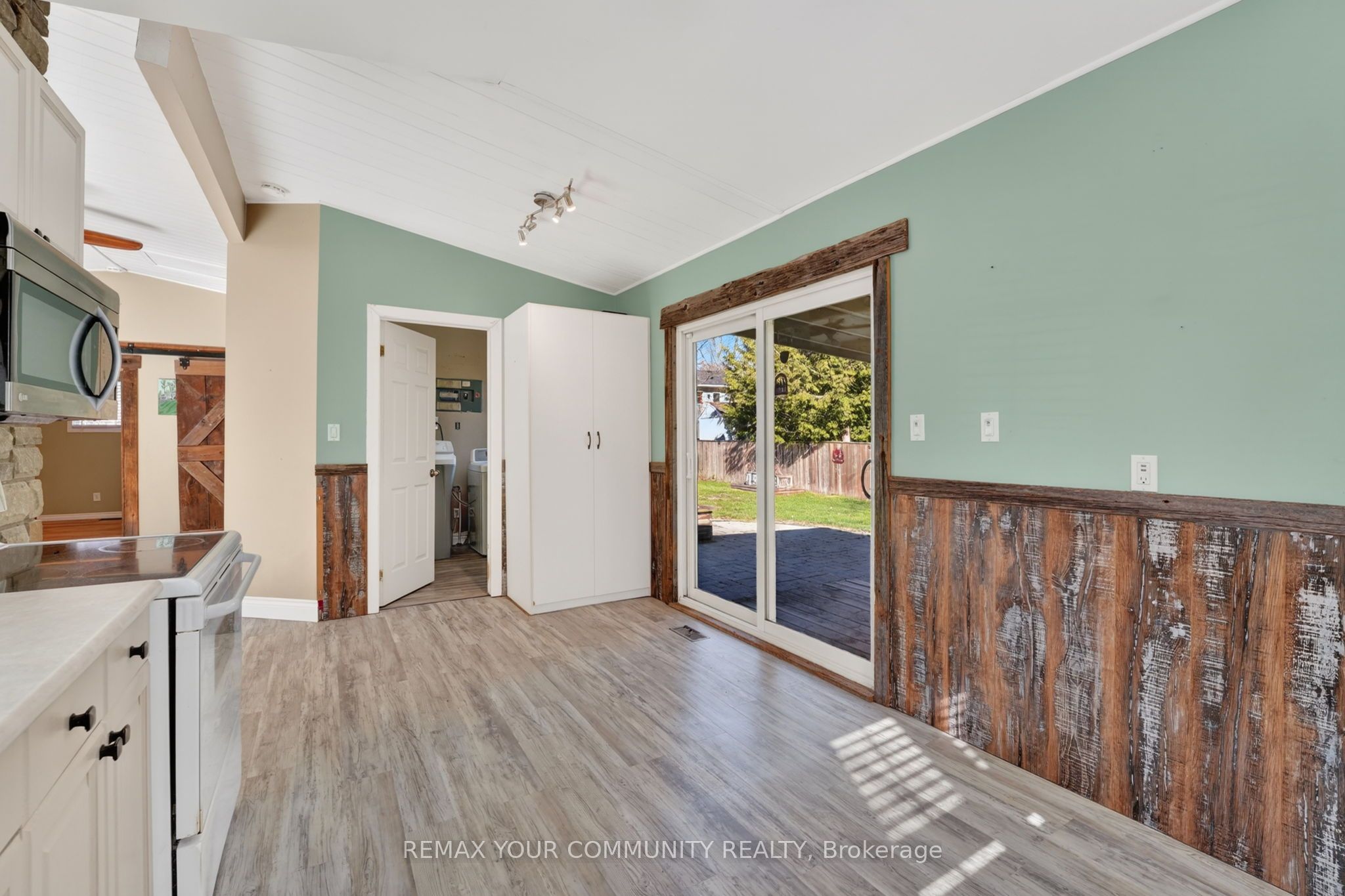3816 30th Side Road Property Photo 11