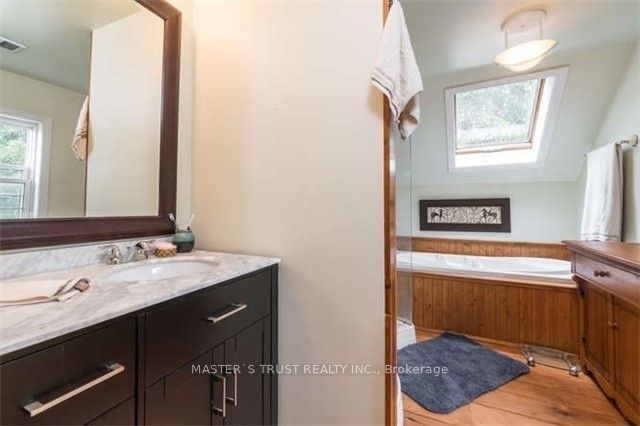 3563 Vandorf Side Road Property Photo 13