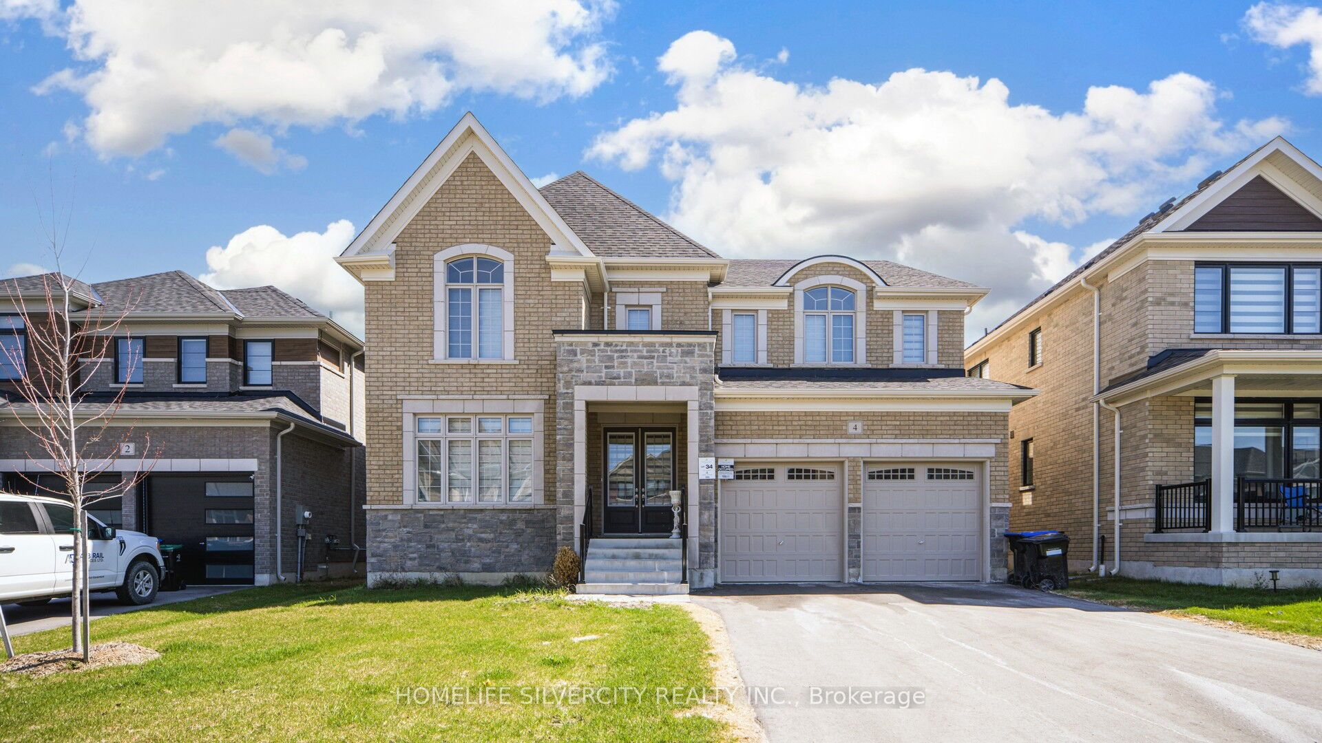 4 Sandhill Crescent Property Photo 2