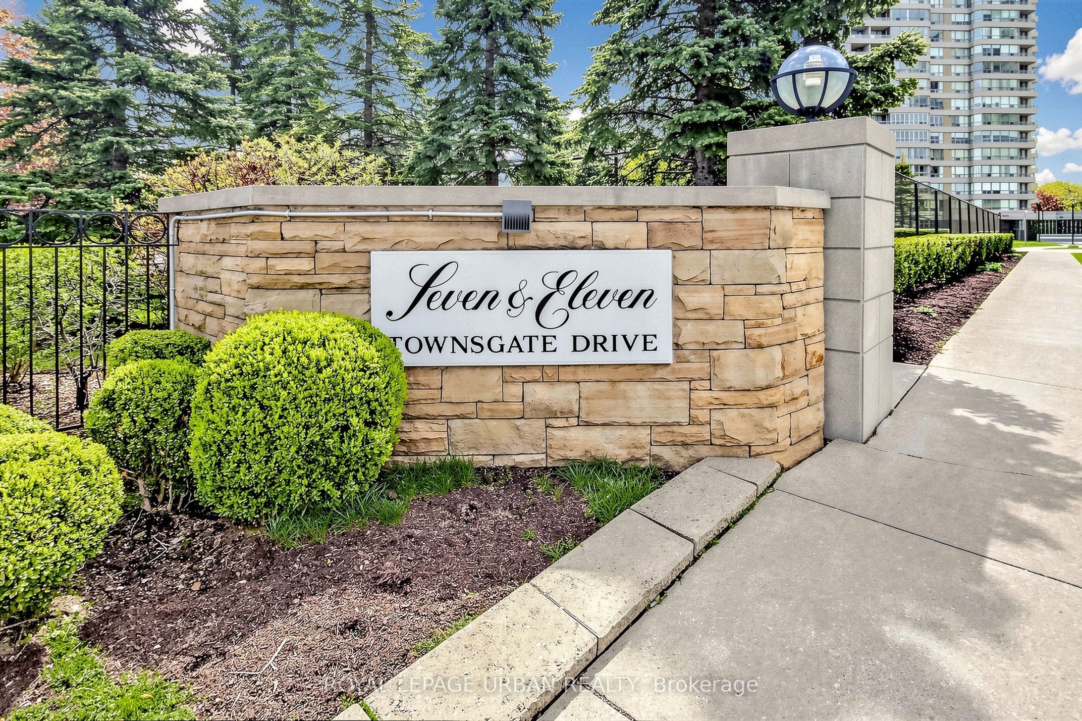 11 Townsgate Drive 110 Property Photo 1