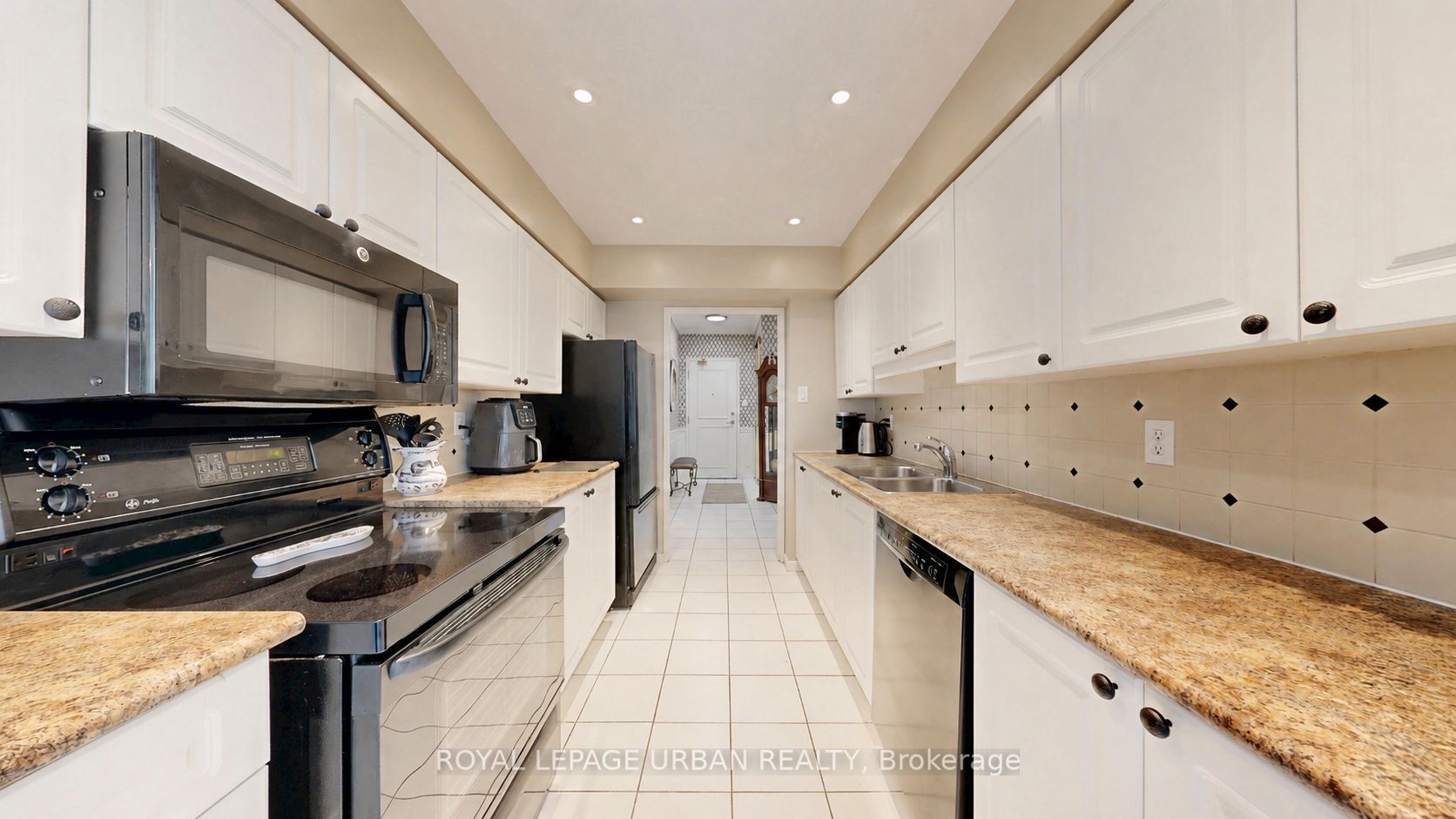 11 Townsgate Drive 110 Property Photo 14
