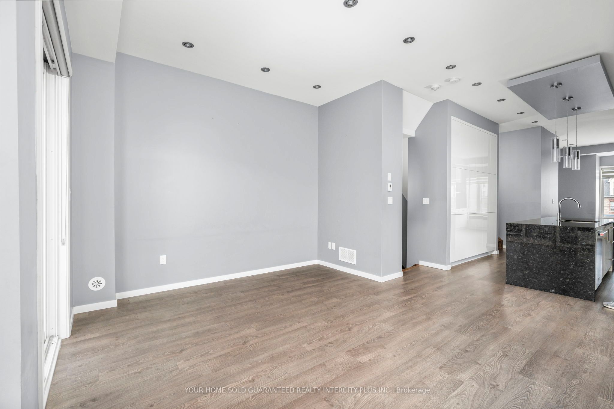3910 Major Mackenzie Drive Property Photo 16
