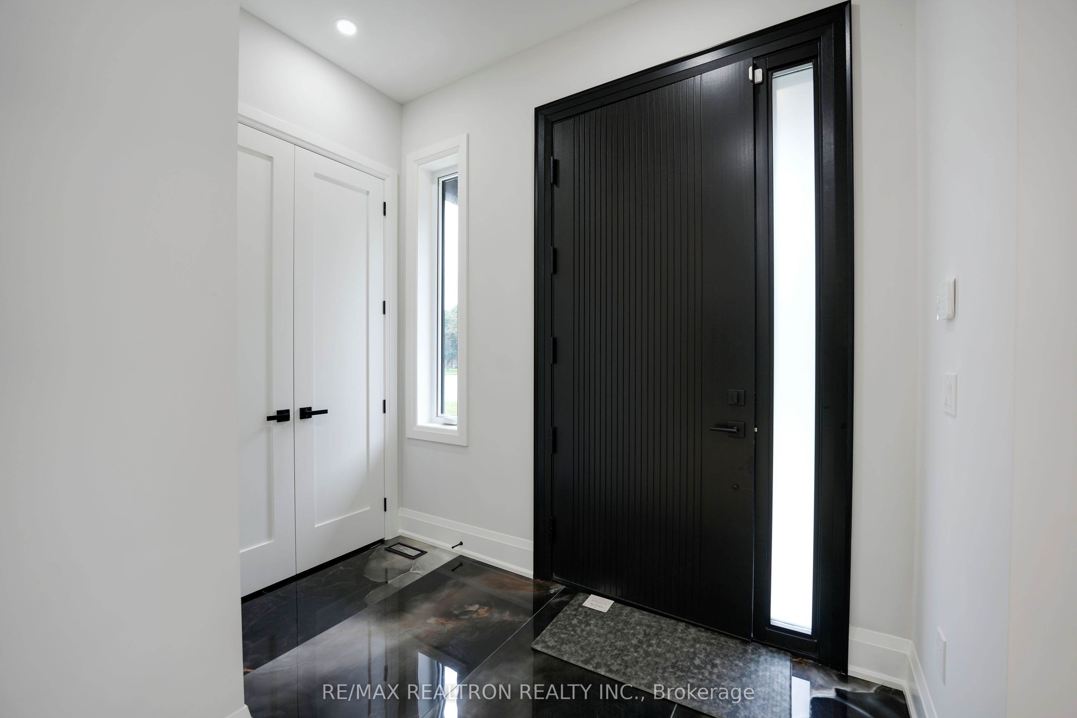 105 Murray Drive Property Photo 4