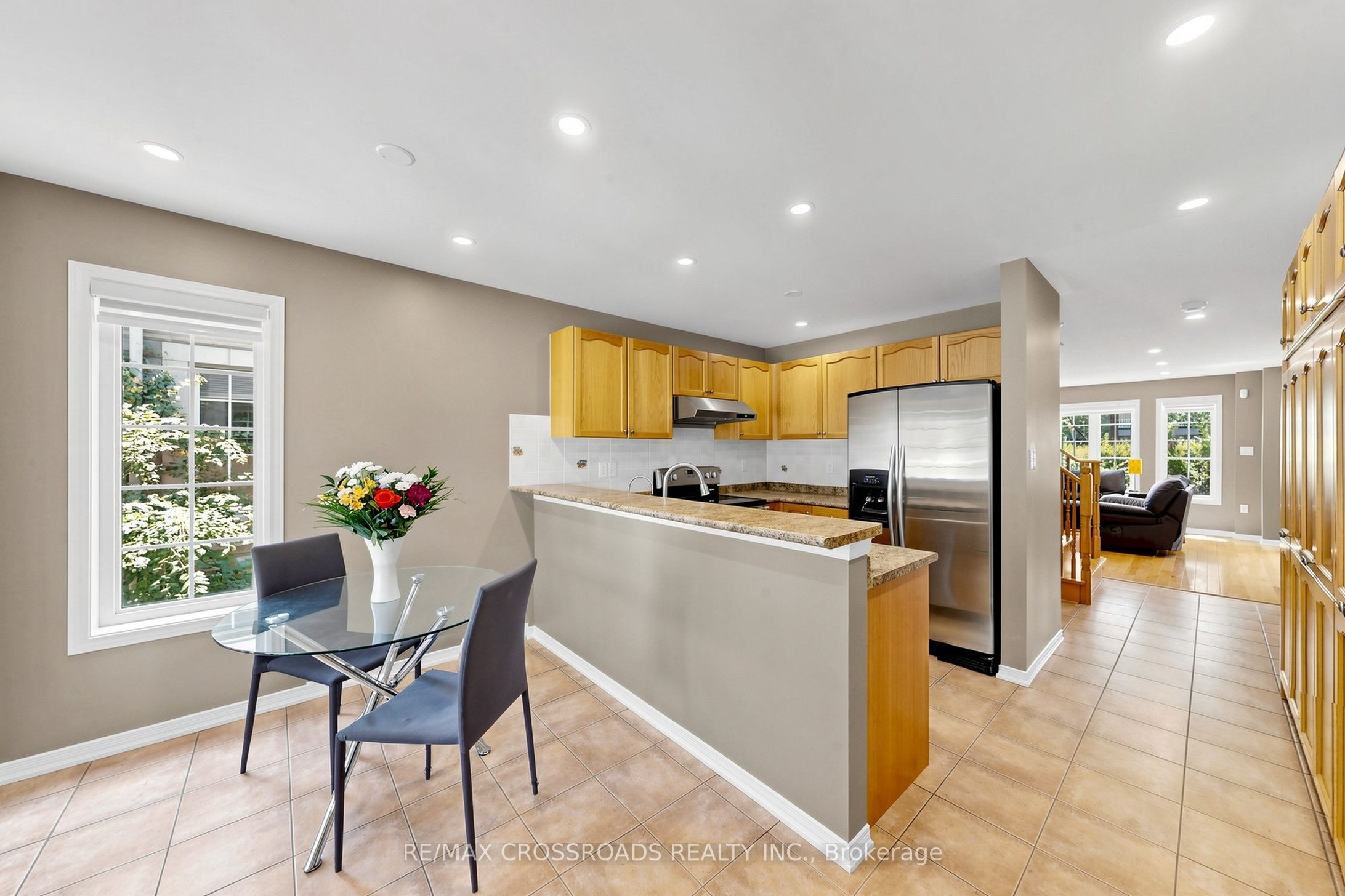 41 Prince Charles Way Property Photo 5
