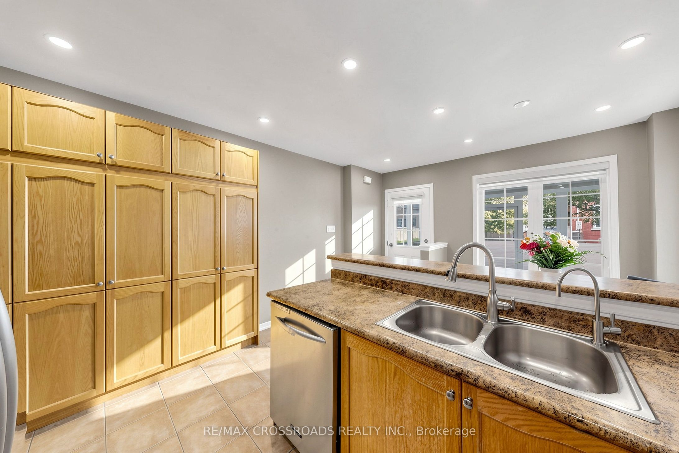 41 Prince Charles Way Property Photo 6