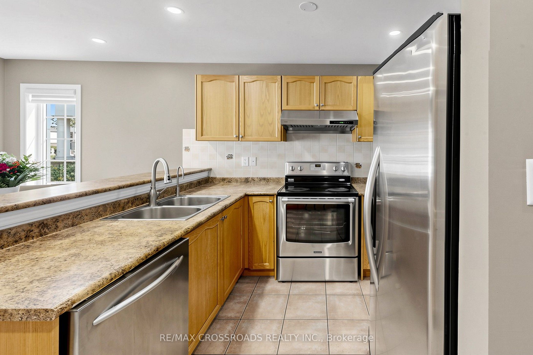41 Prince Charles Way Property Photo 7