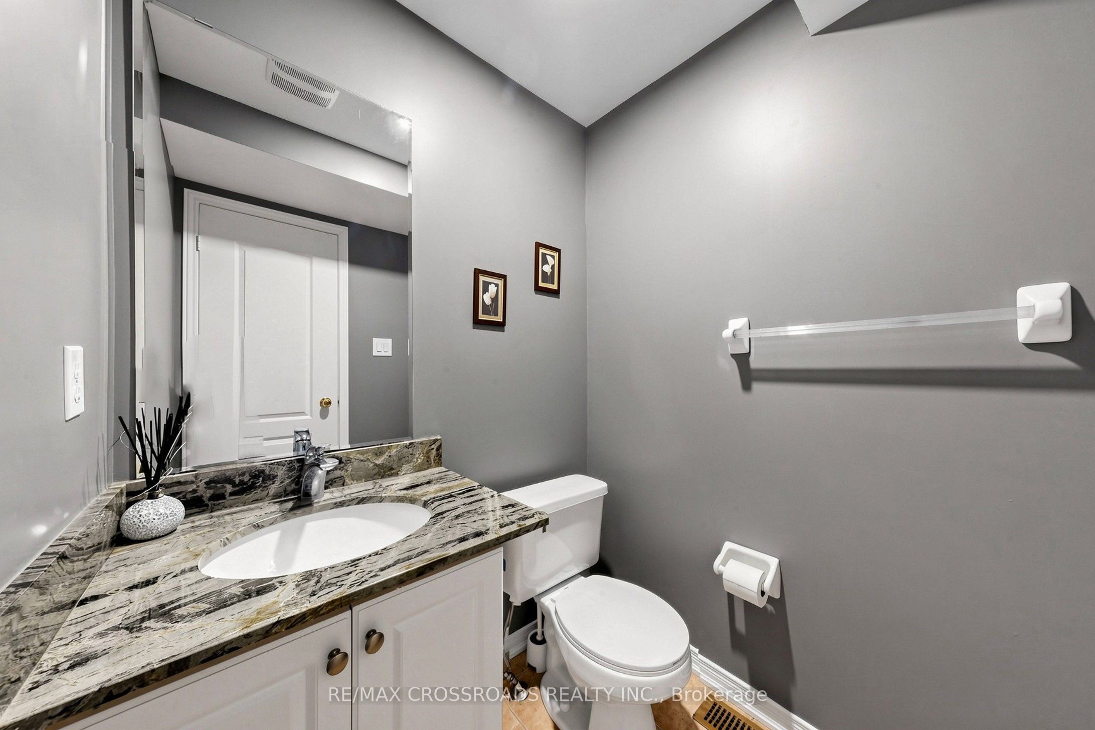 41 Prince Charles Way Property Photo 13