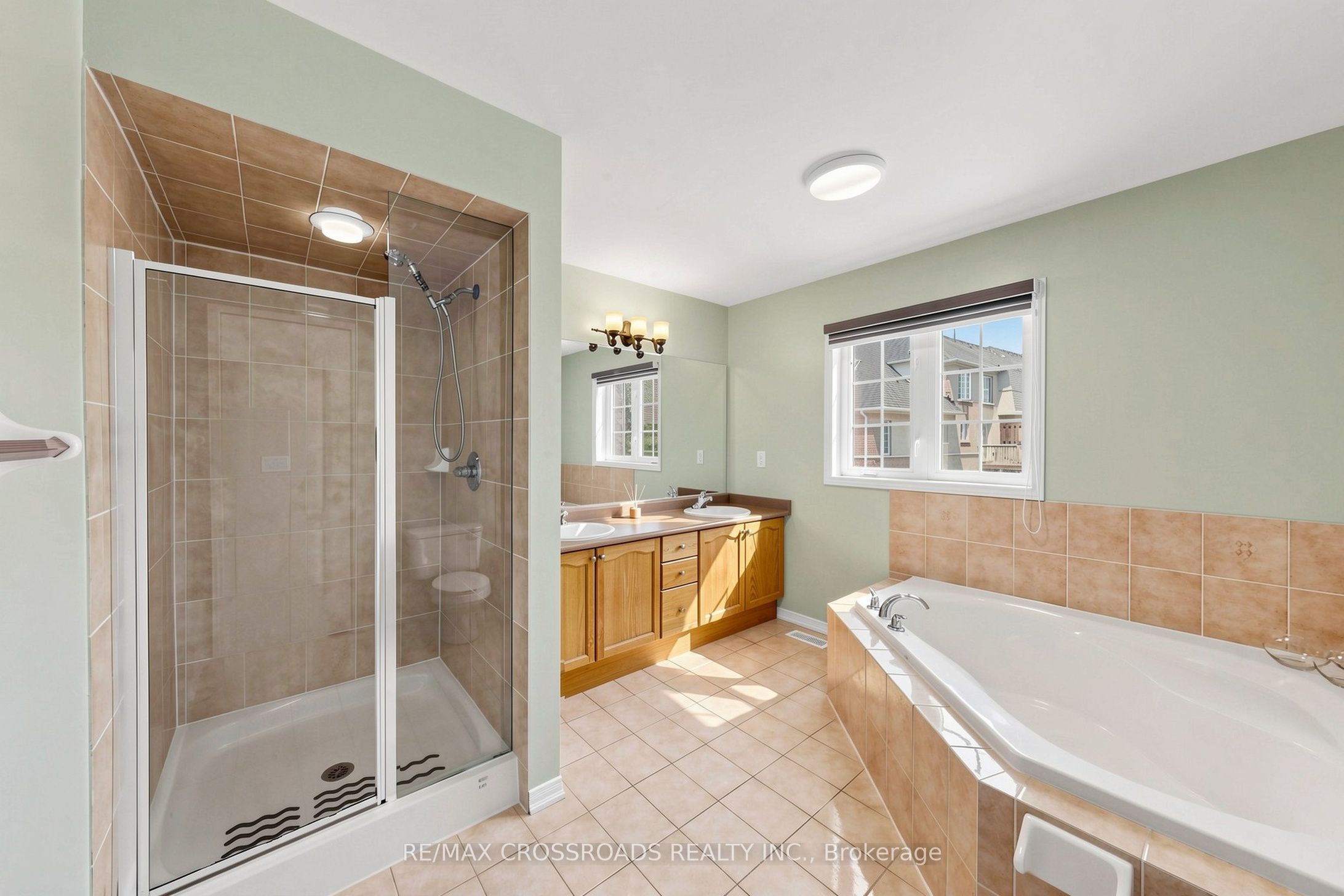 41 Prince Charles Way Property Photo 15