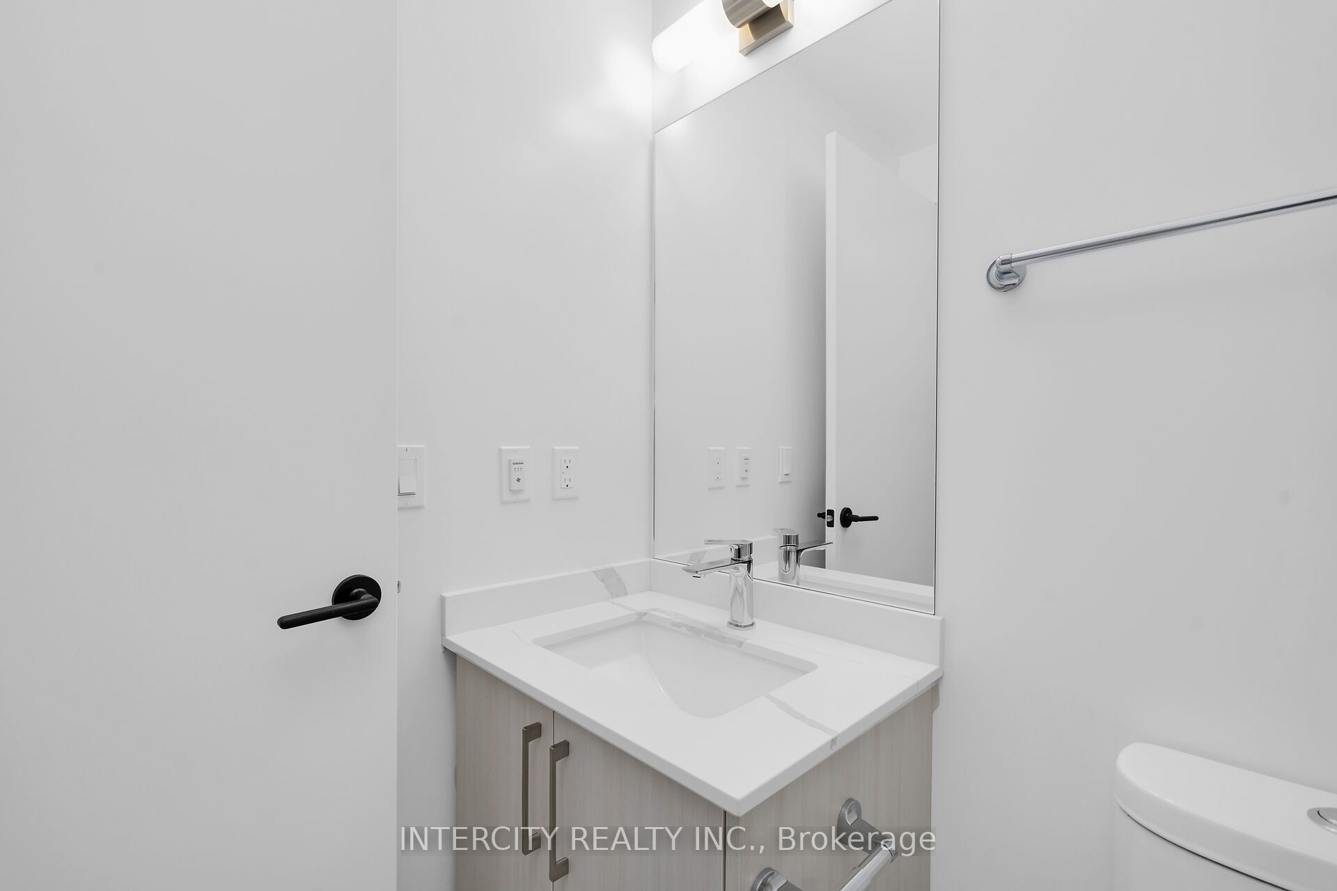2075 King Road 230 Property Photo 19