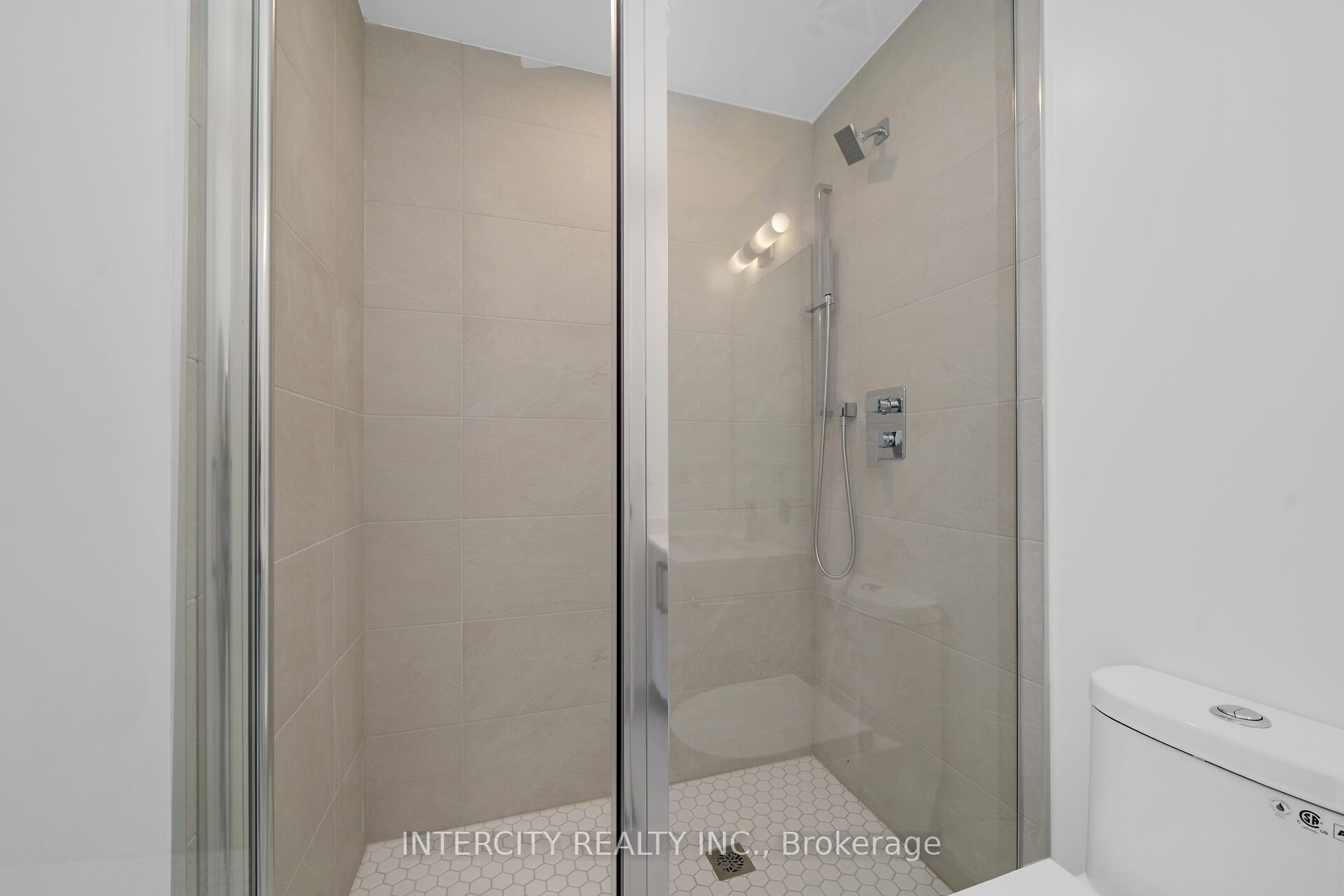 2075 King Road 230 Property Photo 25