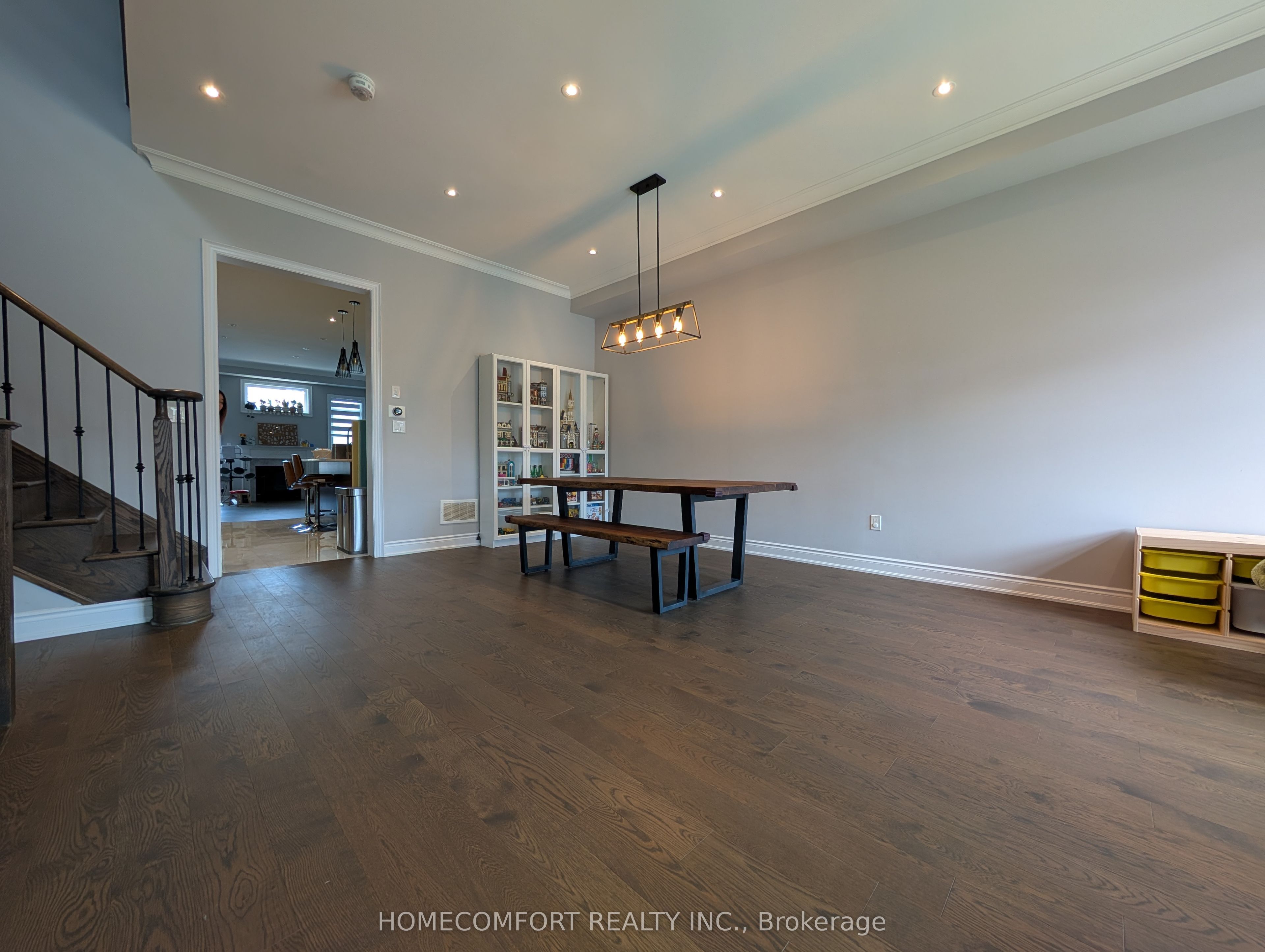 230 Paradelle Drive Property Photo 4