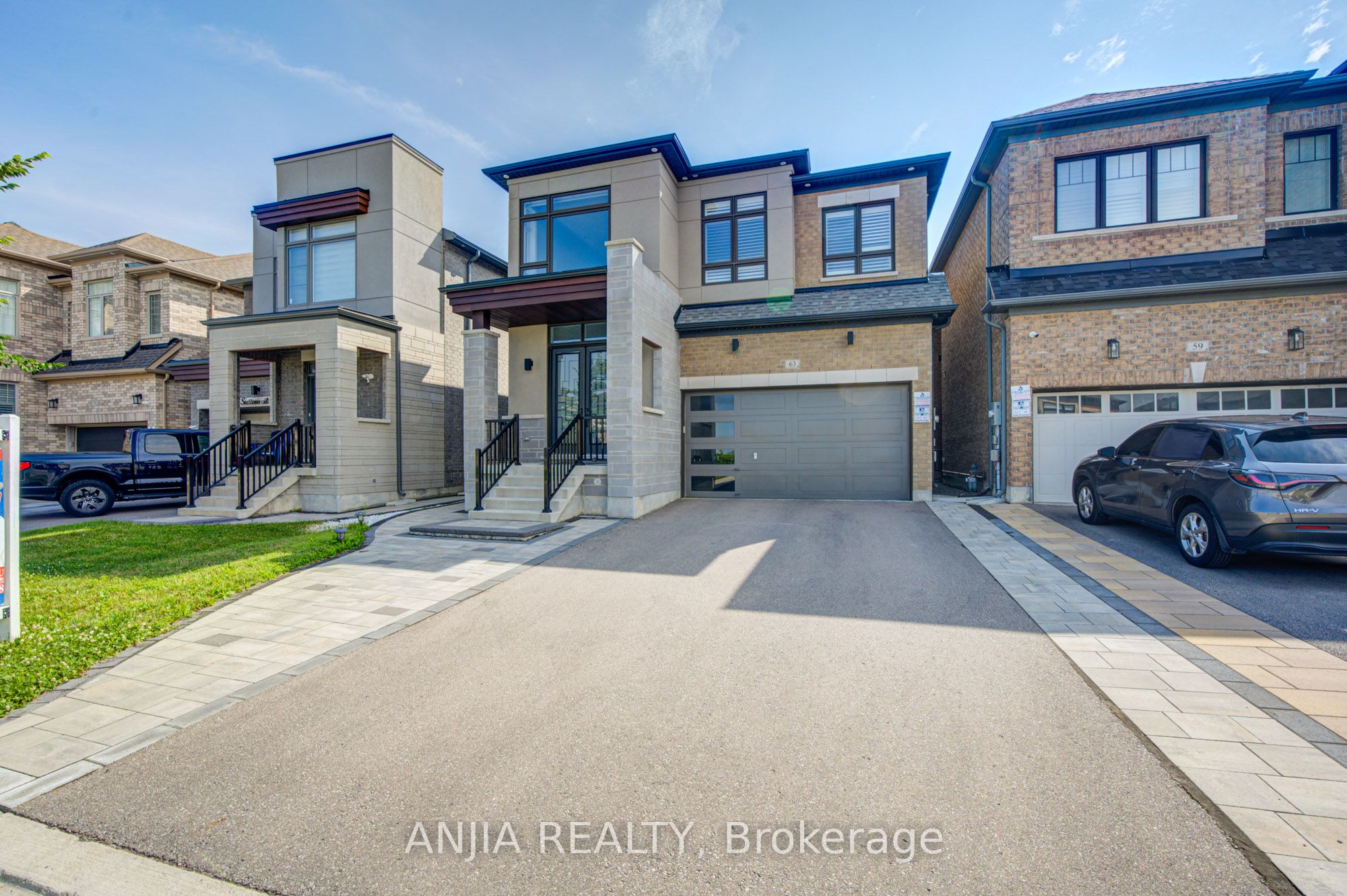 63 Suttonrail Way Property Photo 1