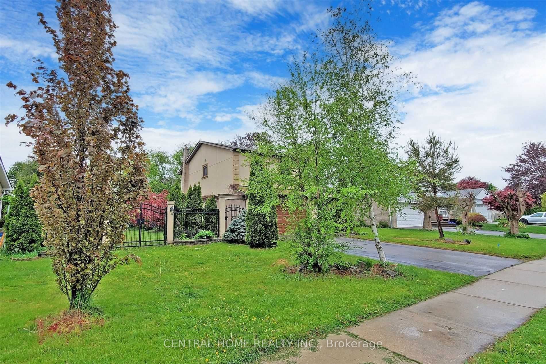 18 Mayvern Crescent Property Photo 2