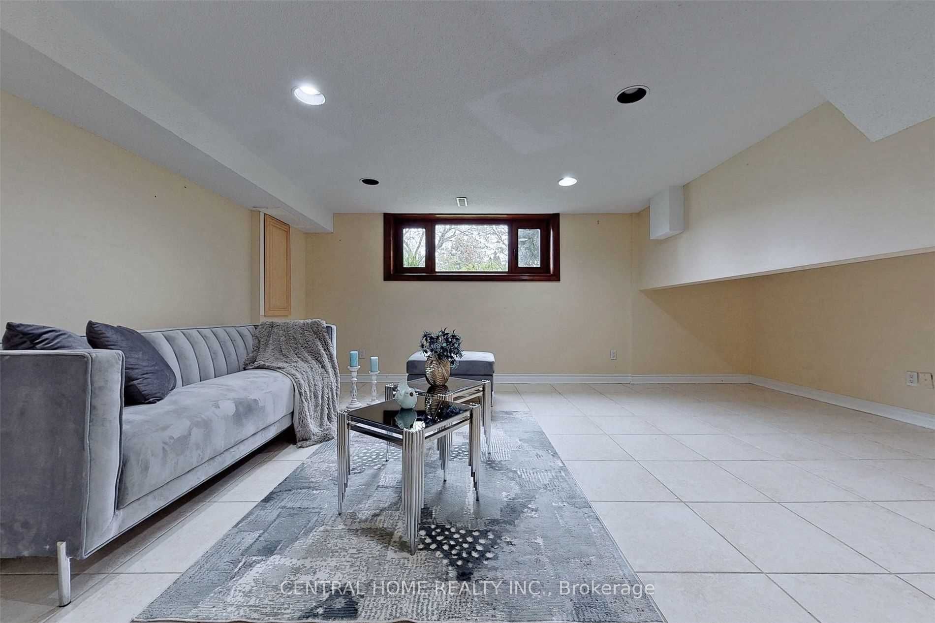 18 Mayvern Crescent Property Photo 34